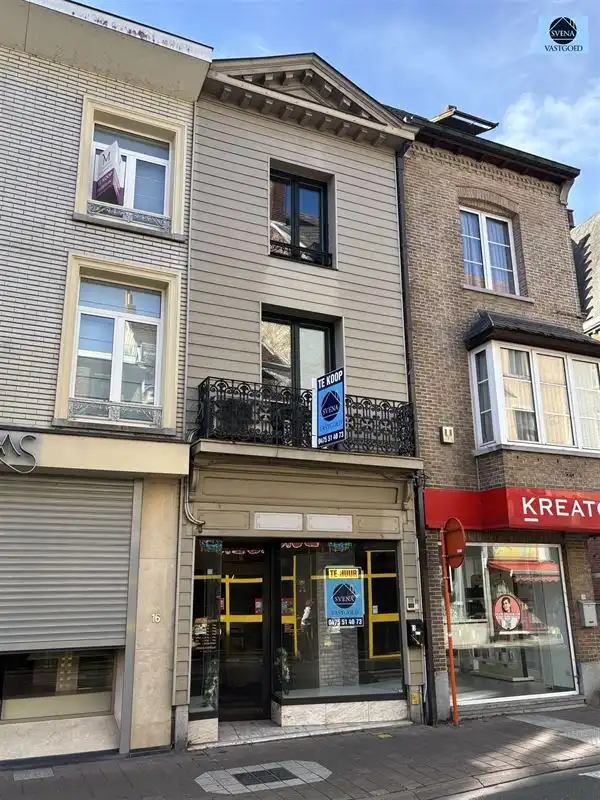 HANDELSZAAK + WOONST IN HET CENTRUM VAN GERAARDSBERGEN foto {{pictureIndex}}