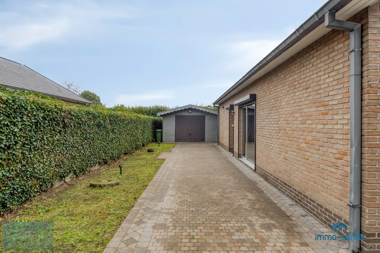 Ruime vrijstaande woning met 4 slaapkamers en grote tuin foto 24