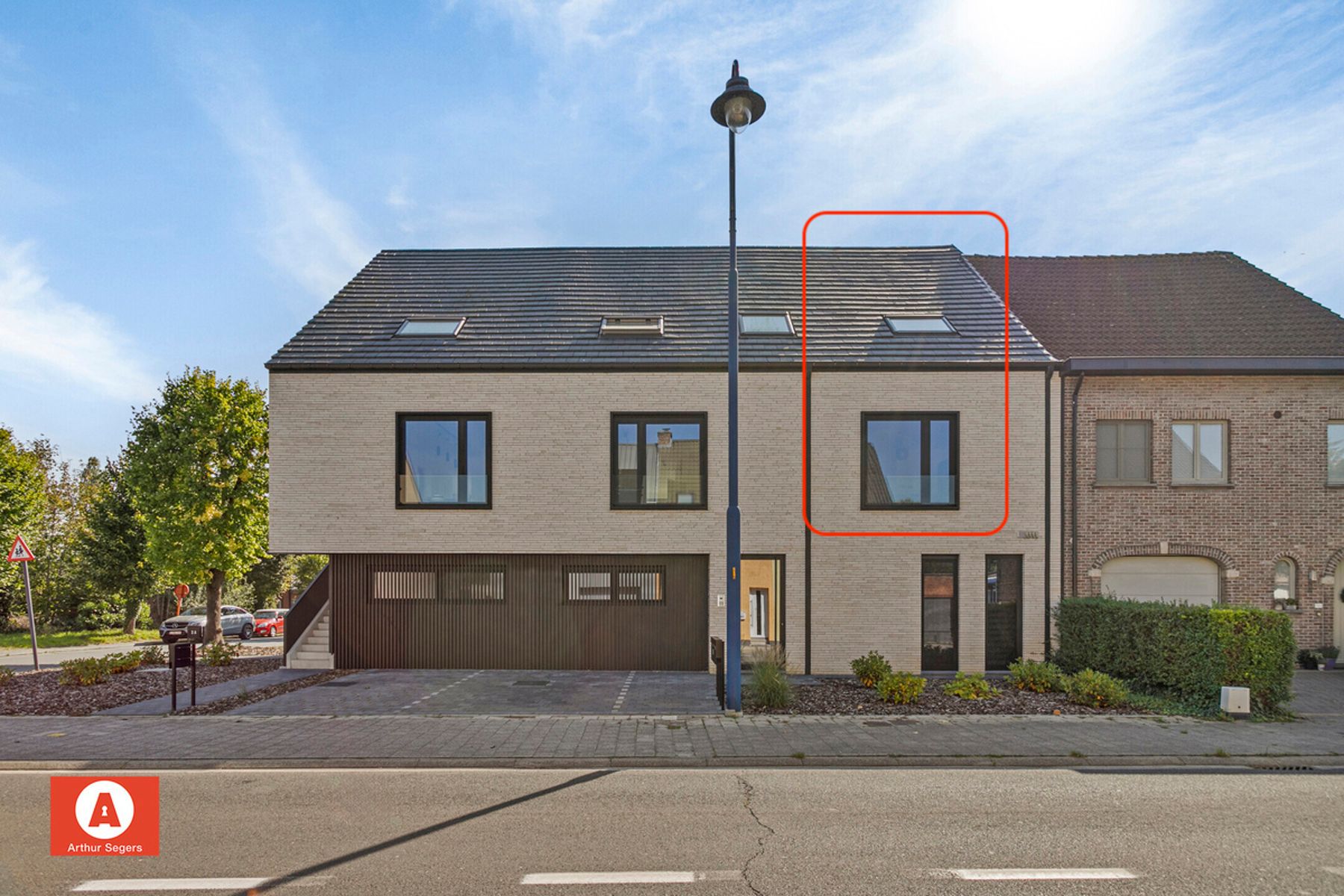 Recent (2022) duplex-appartement  met 2 slaapkamers foto {{pictureIndex}}