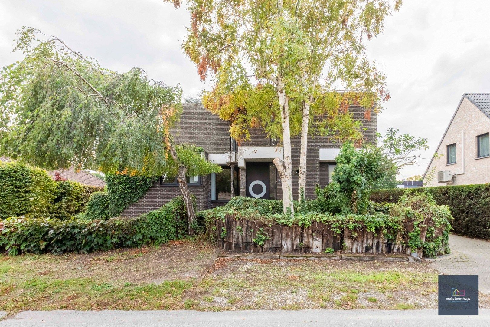 Architecturale woning op een rustige ligging foto 3