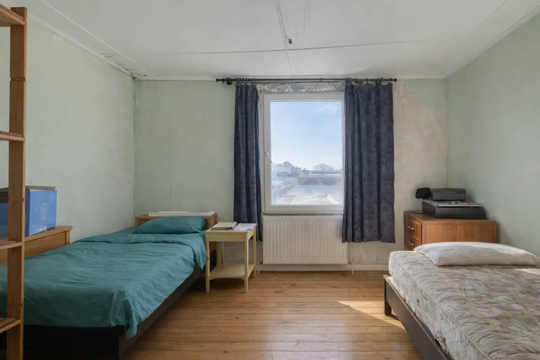 Woning met 4 slaapkamers, tuin en grote garage/magazijn  foto 6