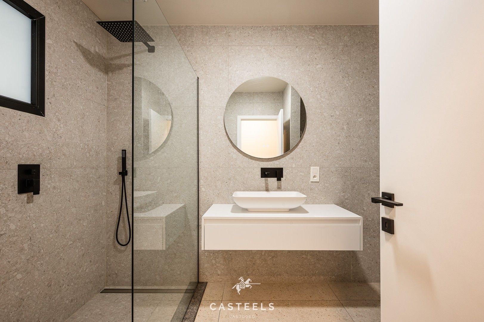 Prachtige gerenoveerde gezinswoning met grote tuin te &nbsp;Wetteren foto 10