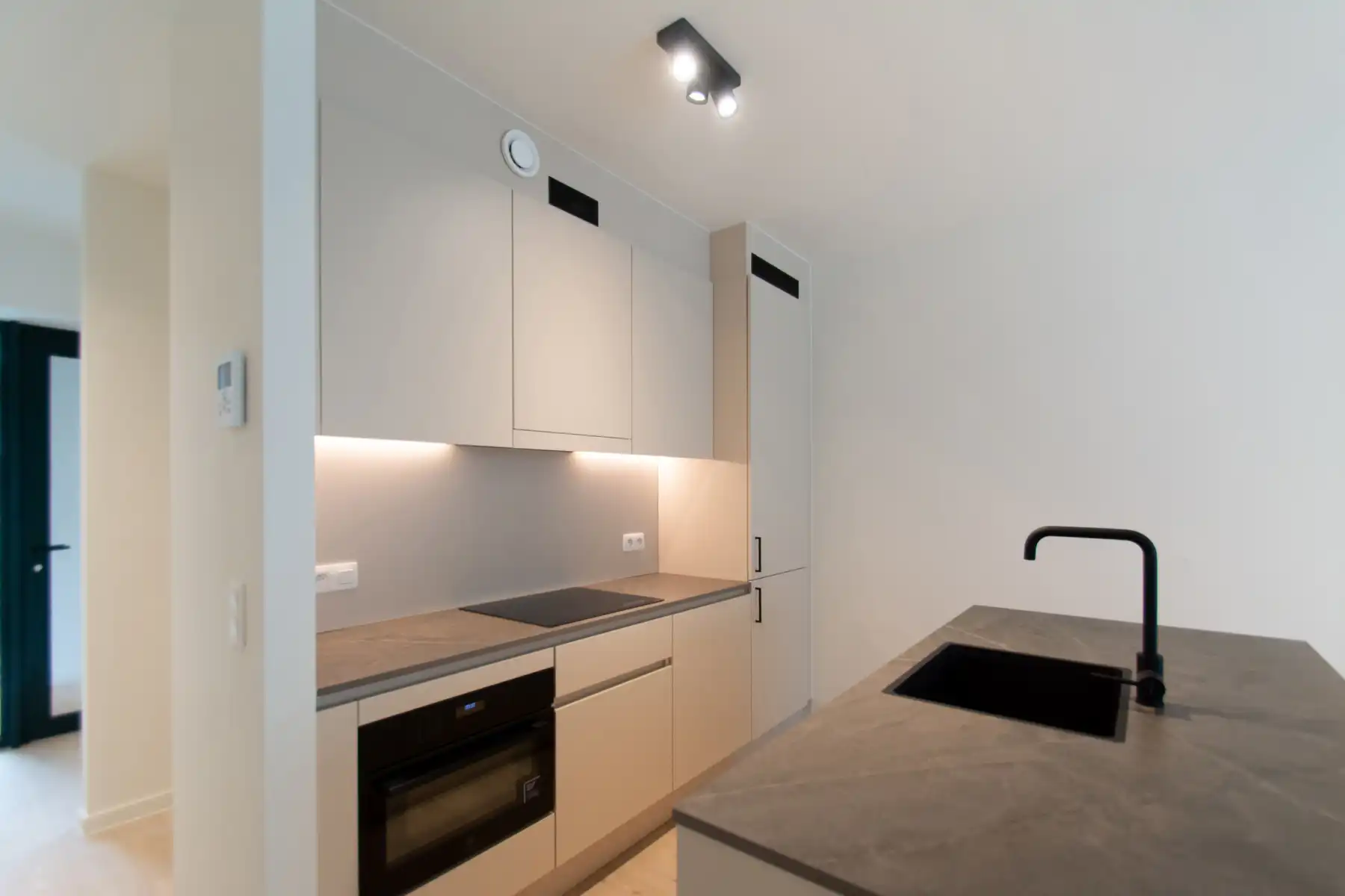 Lichtrijk nieuwbouwappartement met 2k en terras foto 4