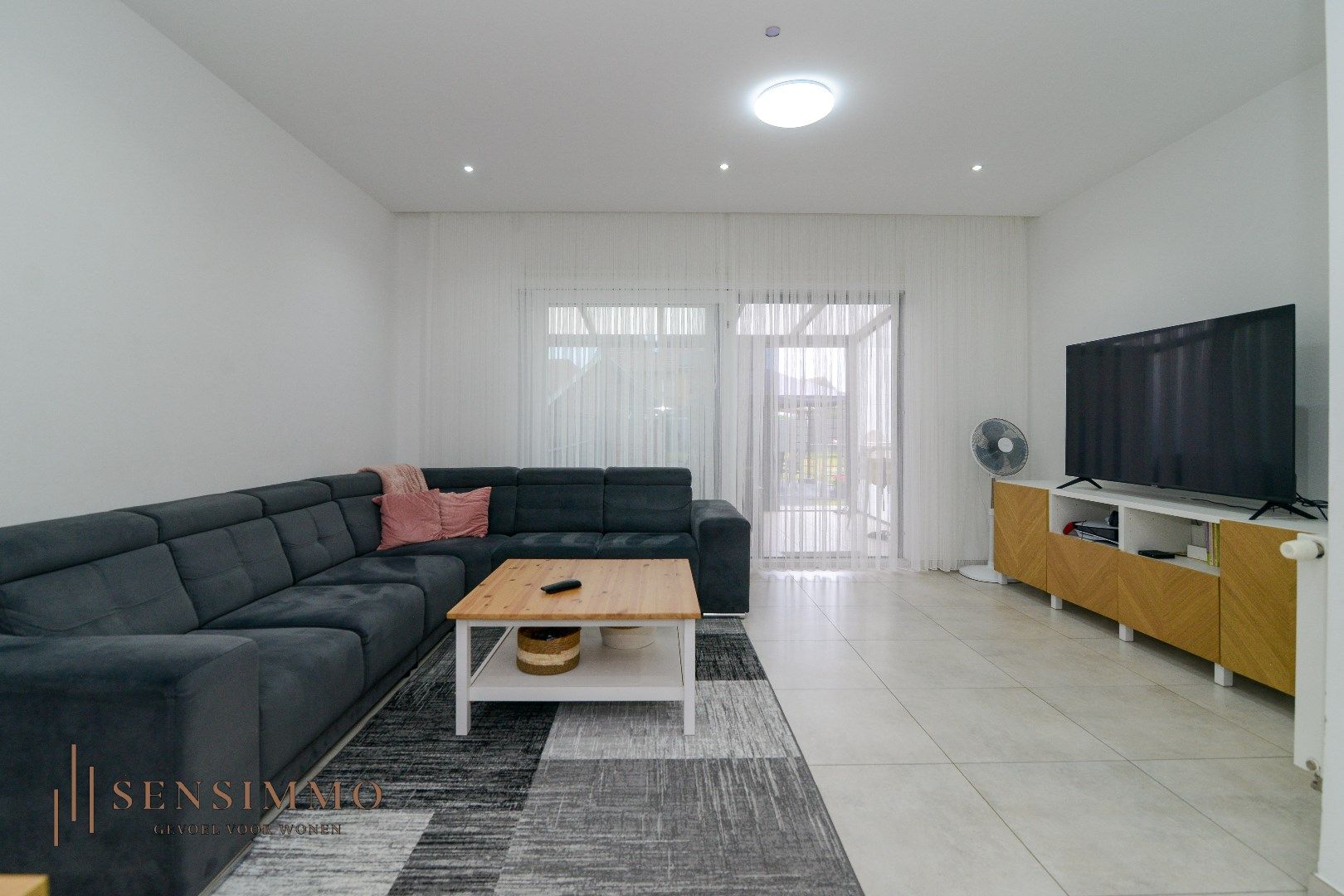 Gerenoveerde halfopen woning met 3 slaapkamers in Genk foto 3