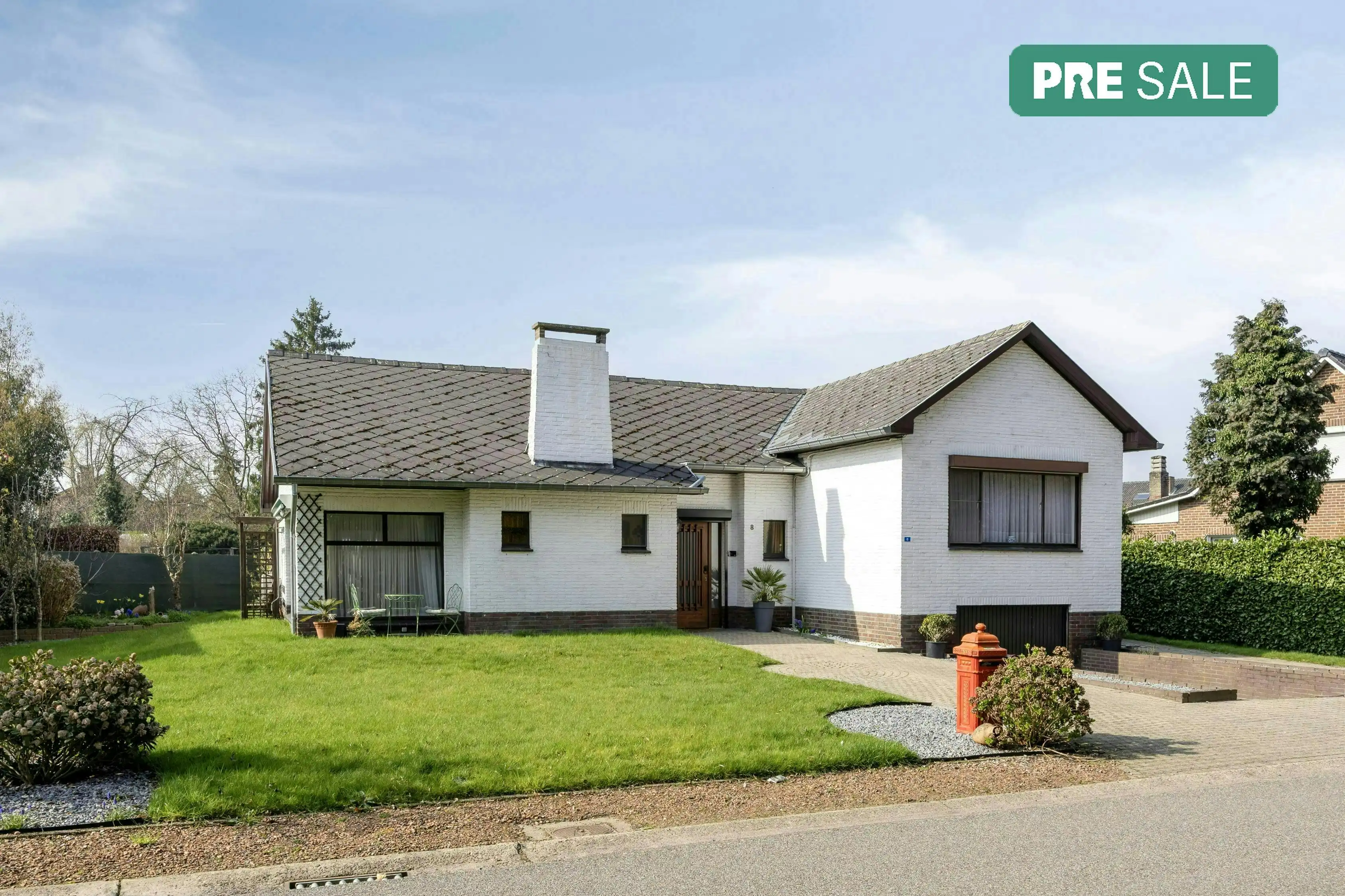 Te renoveren splitlevelwoning met 3 slaapkamers in Neerharen foto 2