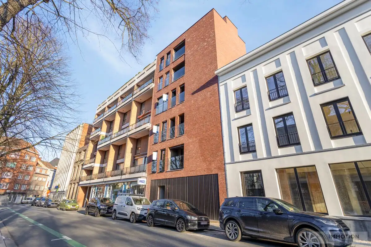 Instapklaar appartement met terras en parking foto 2