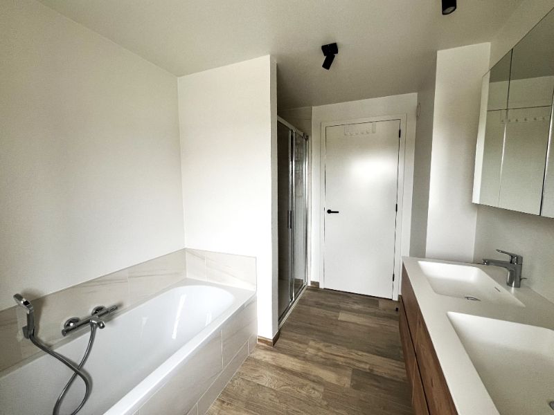 Nieuwbouwwoning met 3 slaapkamers en zonnepanelen foto 9