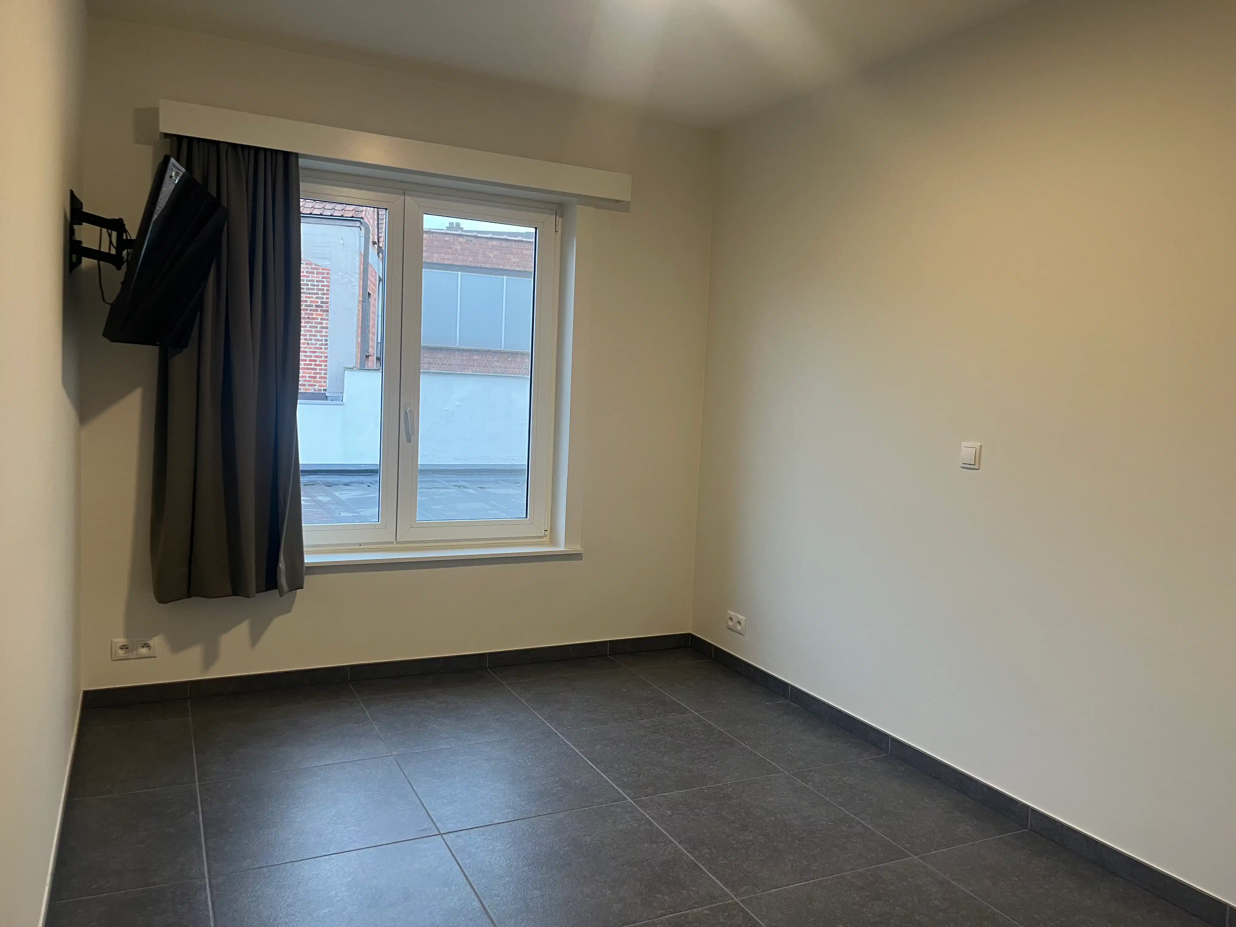 Gerenoveerd appartement met 2 slaapkamers foto 4