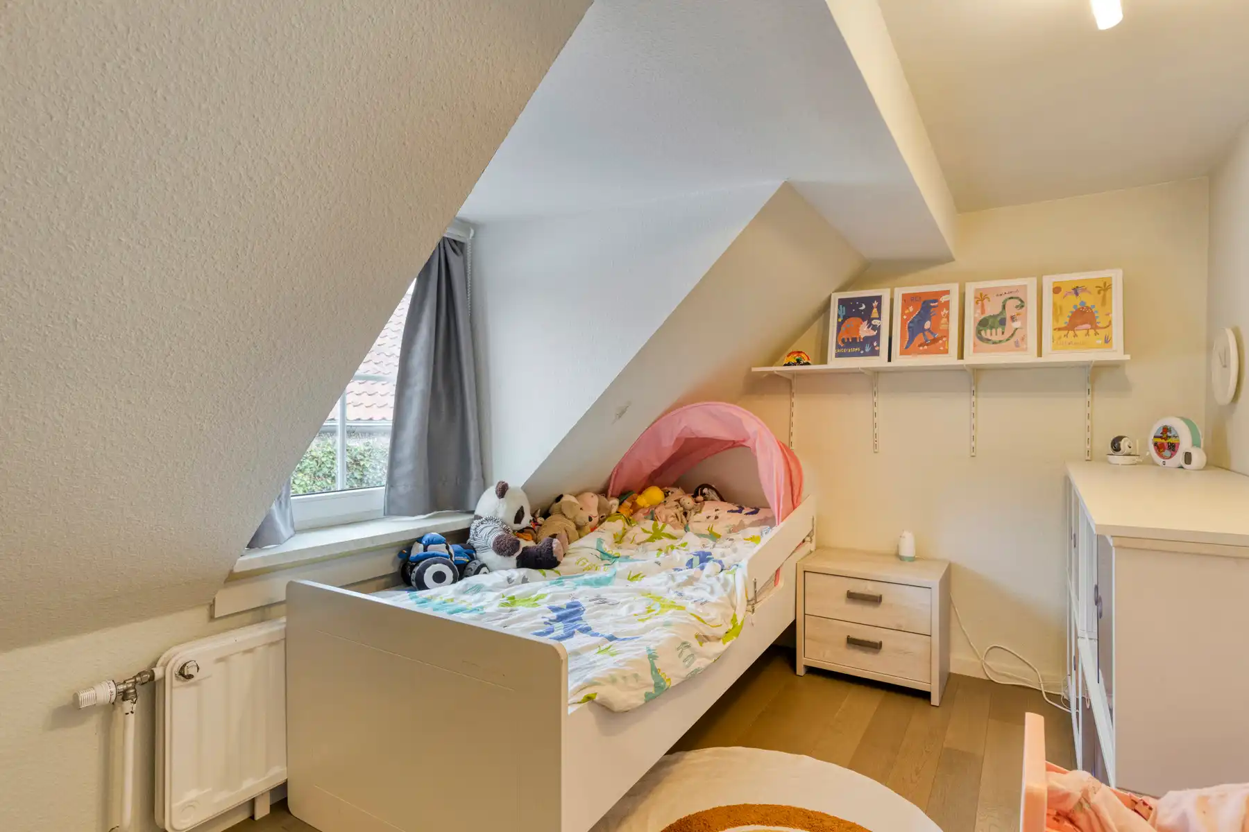 Gerenoveerde hoeve met bijgebouwen en 8 stallen. foto 22