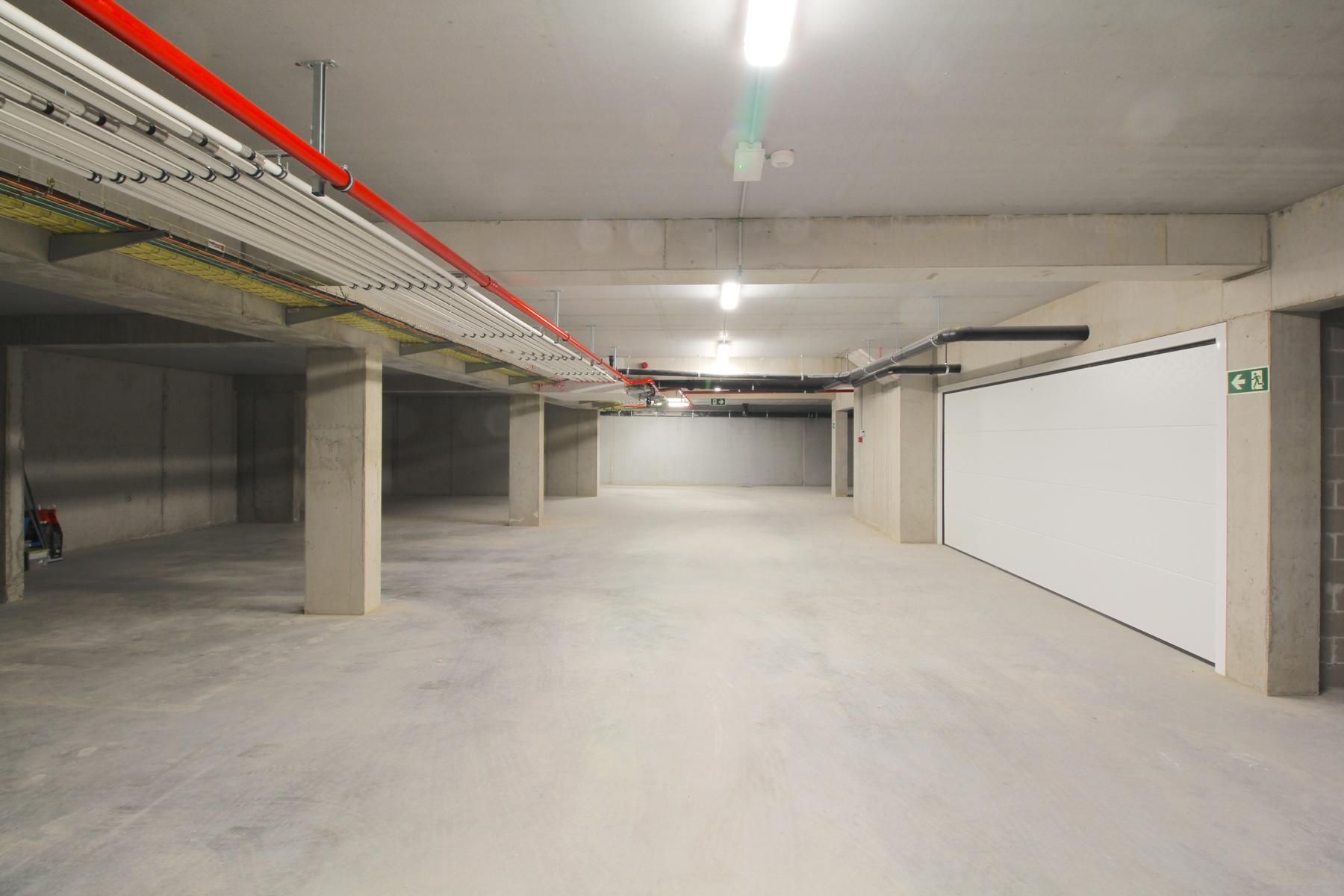 Afgesloten autostaanplaats in Res. De Berenpoort foto 3