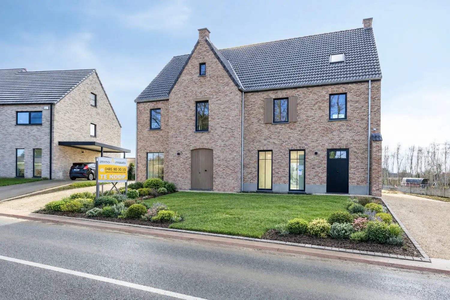 INSTAPKLARE EN ENERGIEZUINIGE NIEUWBOUWWONING MET LANDELIJKE CHARME! foto {{pictureIndex}}