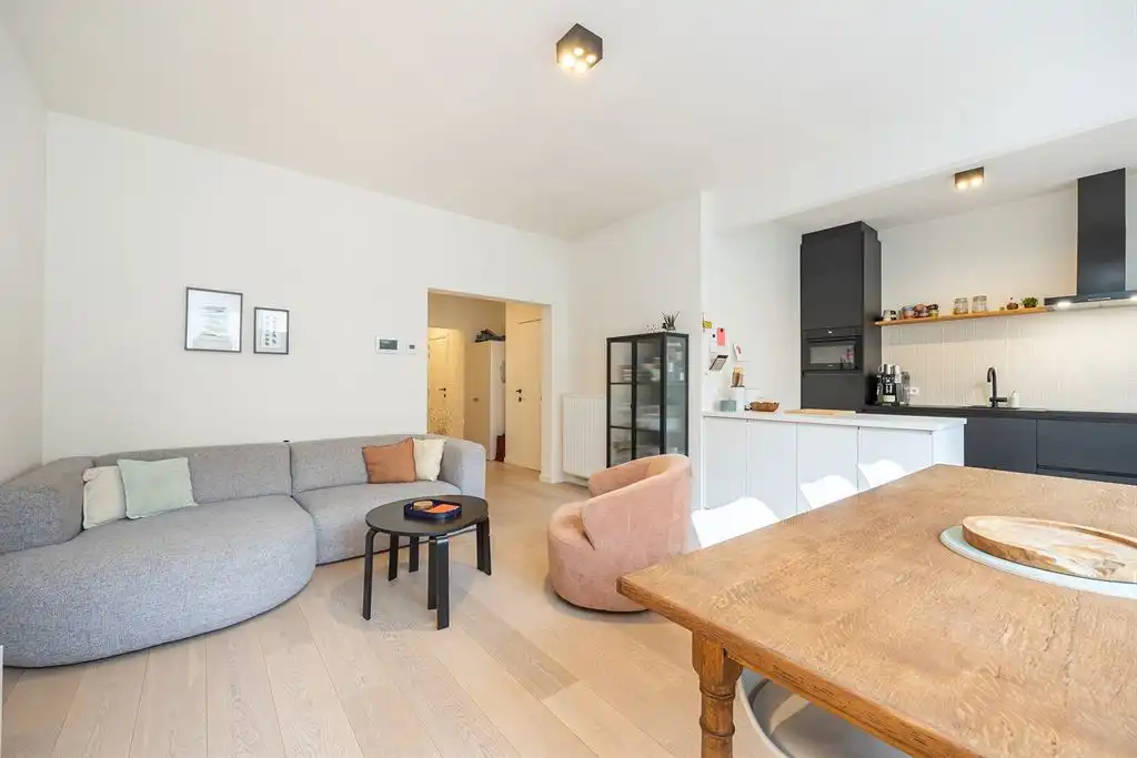 Instapklaar appartement met ruime tuin foto 3