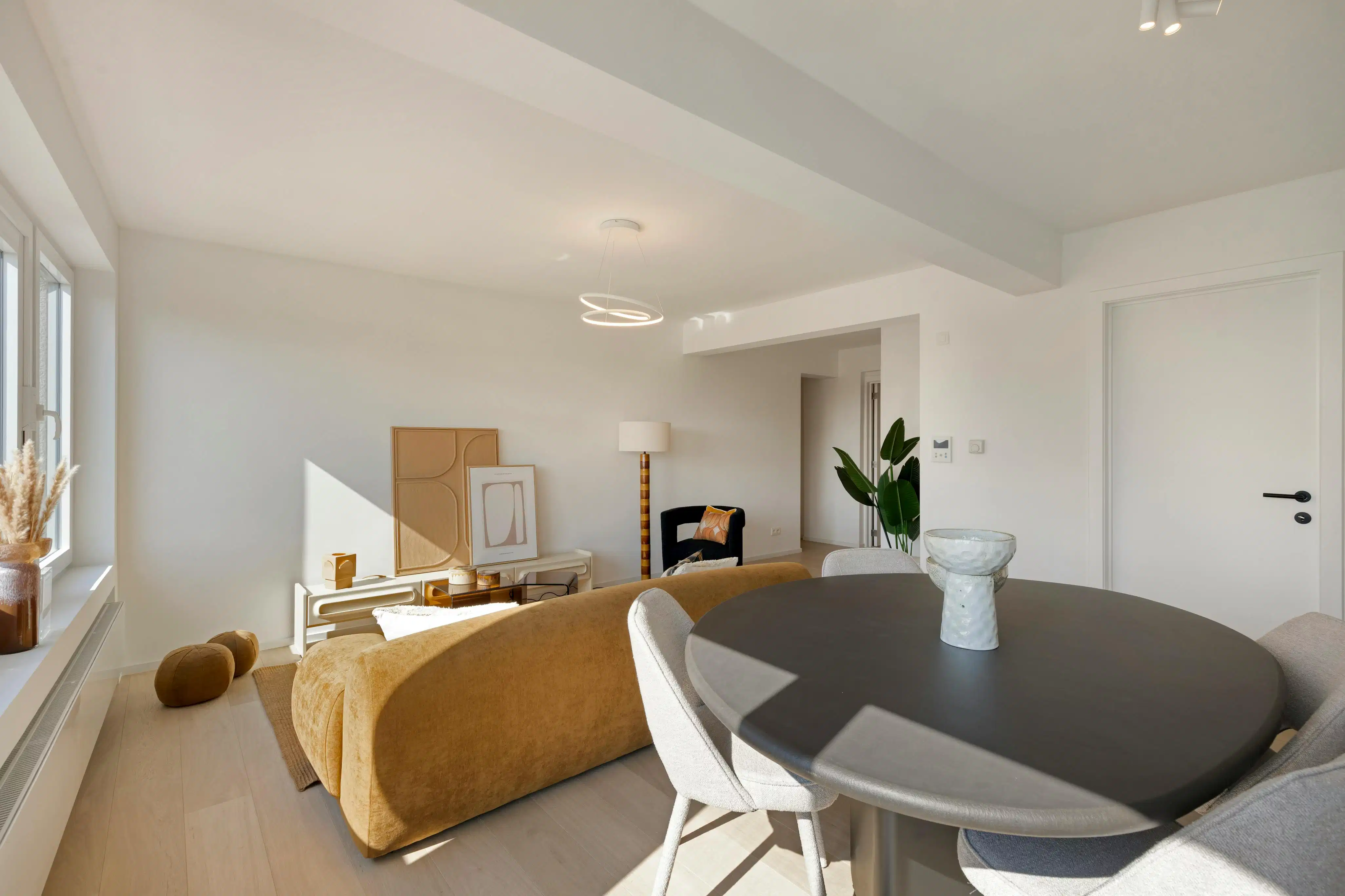 Gerenoveerd appartement met 2 slaapkamers te koop in Heist foto 4