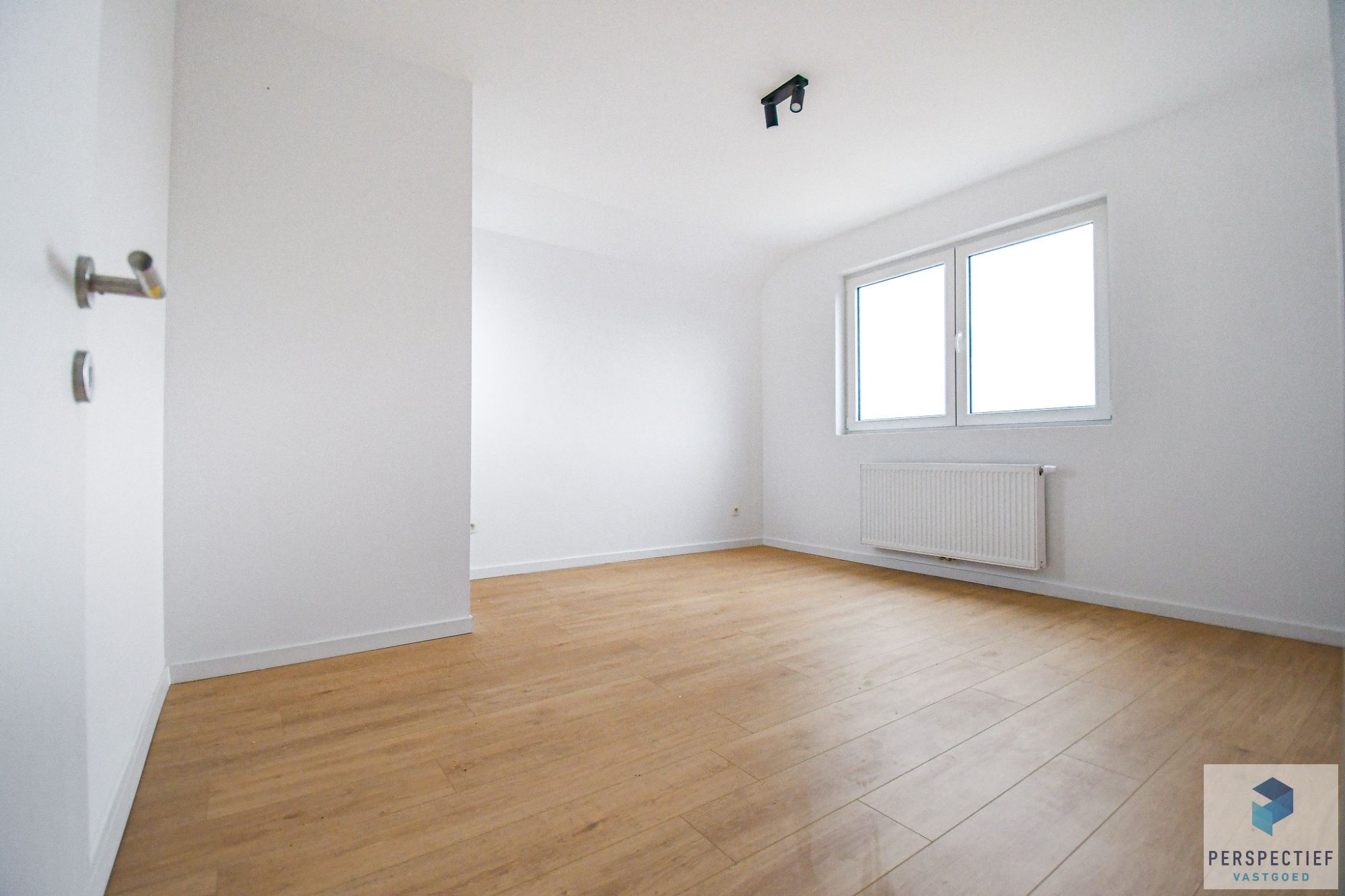 BEZOEKMOMENT ZATERDAG 20/12 VAN 9U TOT 10U30 | GERENOVEERDE, RUIME hedendaagse woning met GROTE tuin op TOPLOCATIE! foto 16