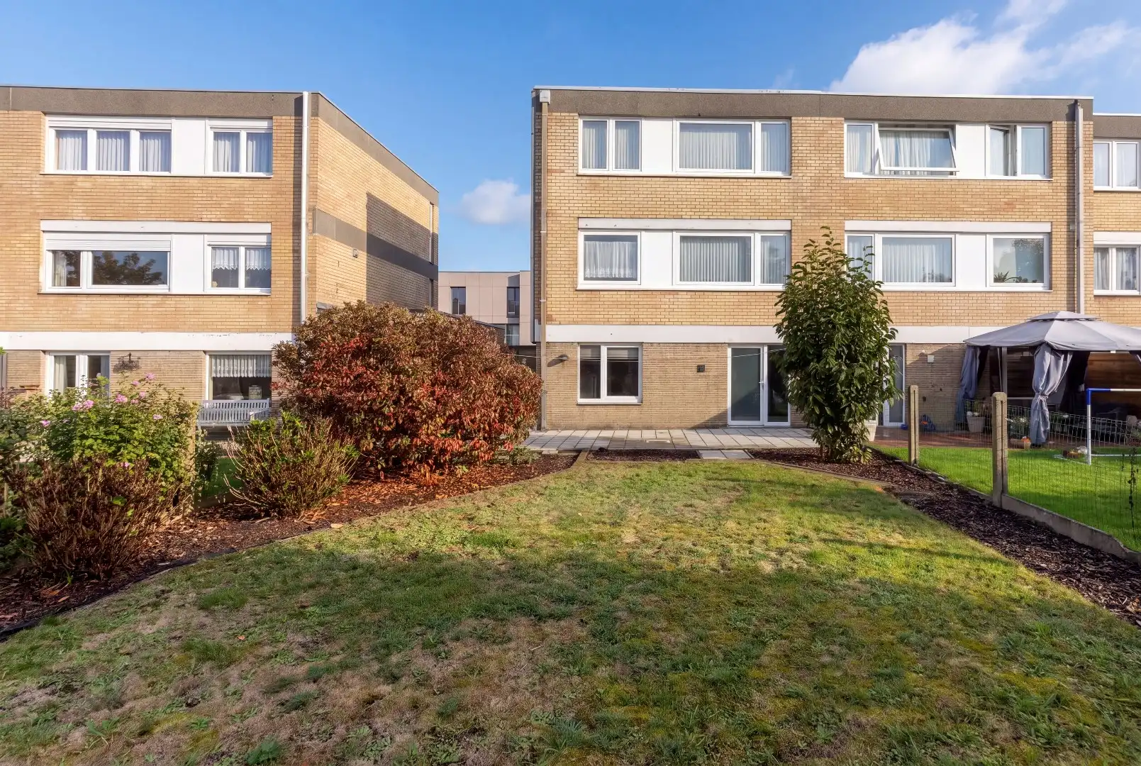 Halfopen woning met 3 slaapkamers, garage en tuin in Sint-Michiels foto 3