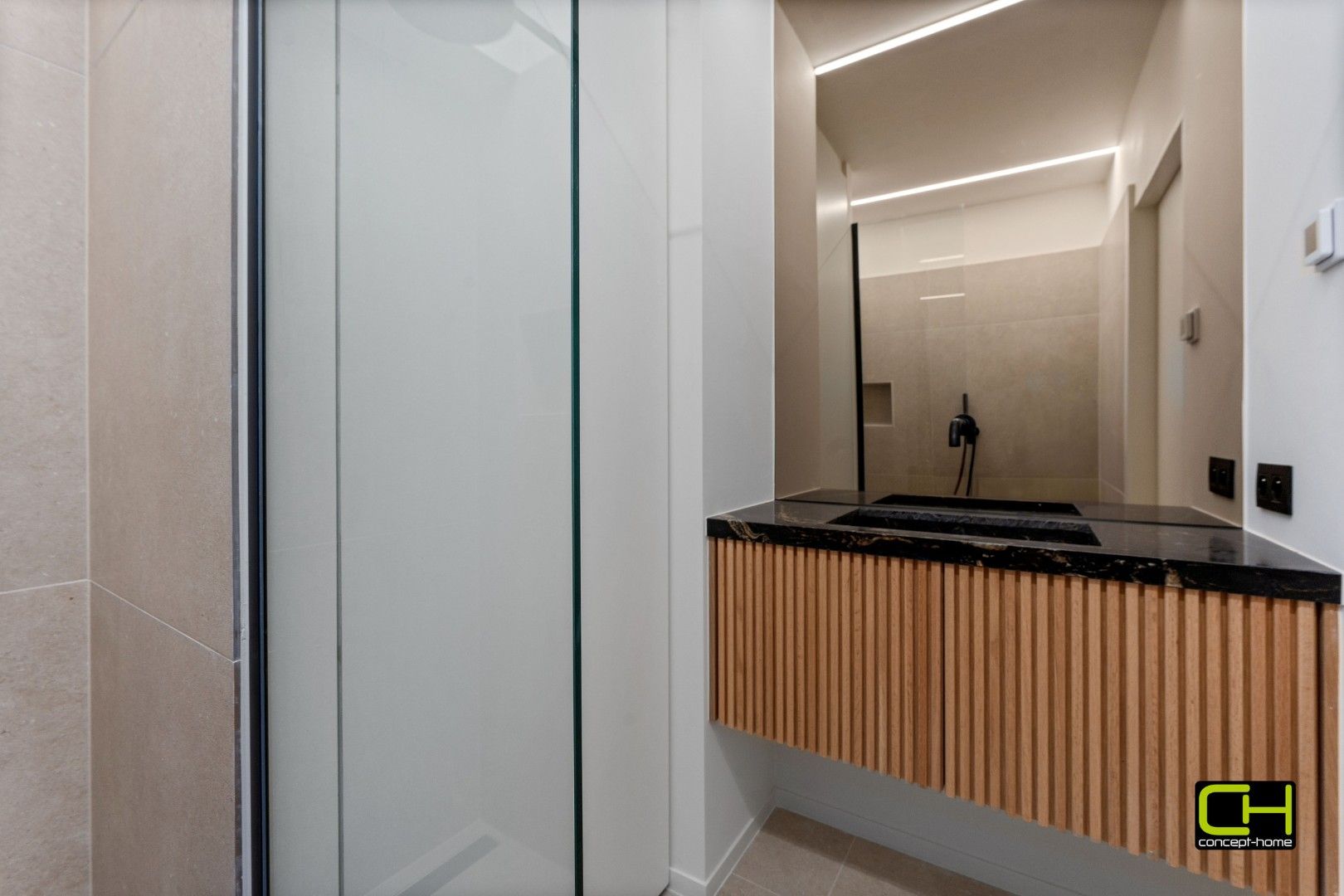 Stijlvol gerenoveerd appartement met twee slaapkamers te koop in Knokke-Heist foto 11