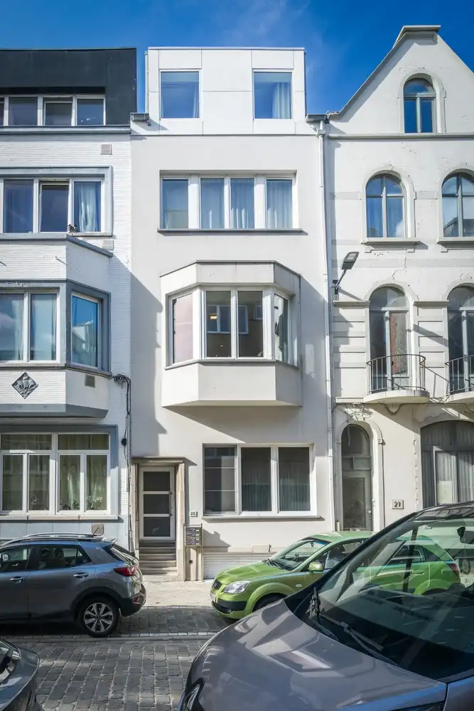 Stijlvol gerenoveerd appartement met hoge plafonds, 2 slpks vlak bij zee te koop in Oostende foto 21