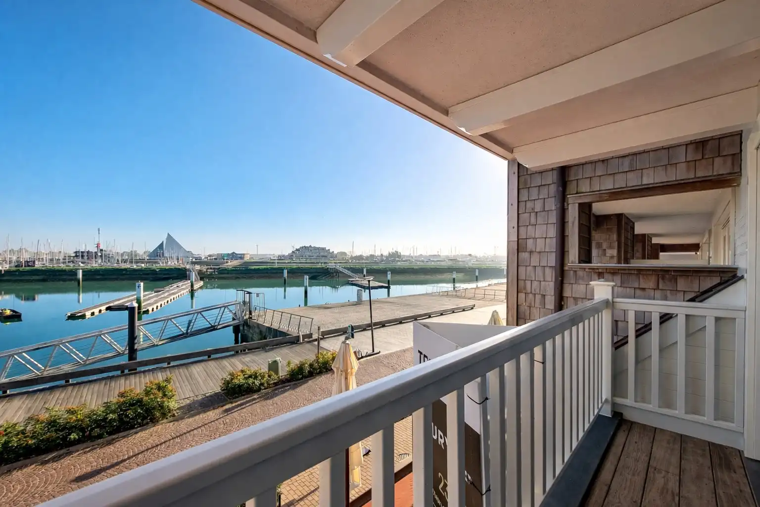 Appartement met twee terrassen en prachtig uitzicht op de jachthaven van Nieuwpoort foto {{pictureIndex}}