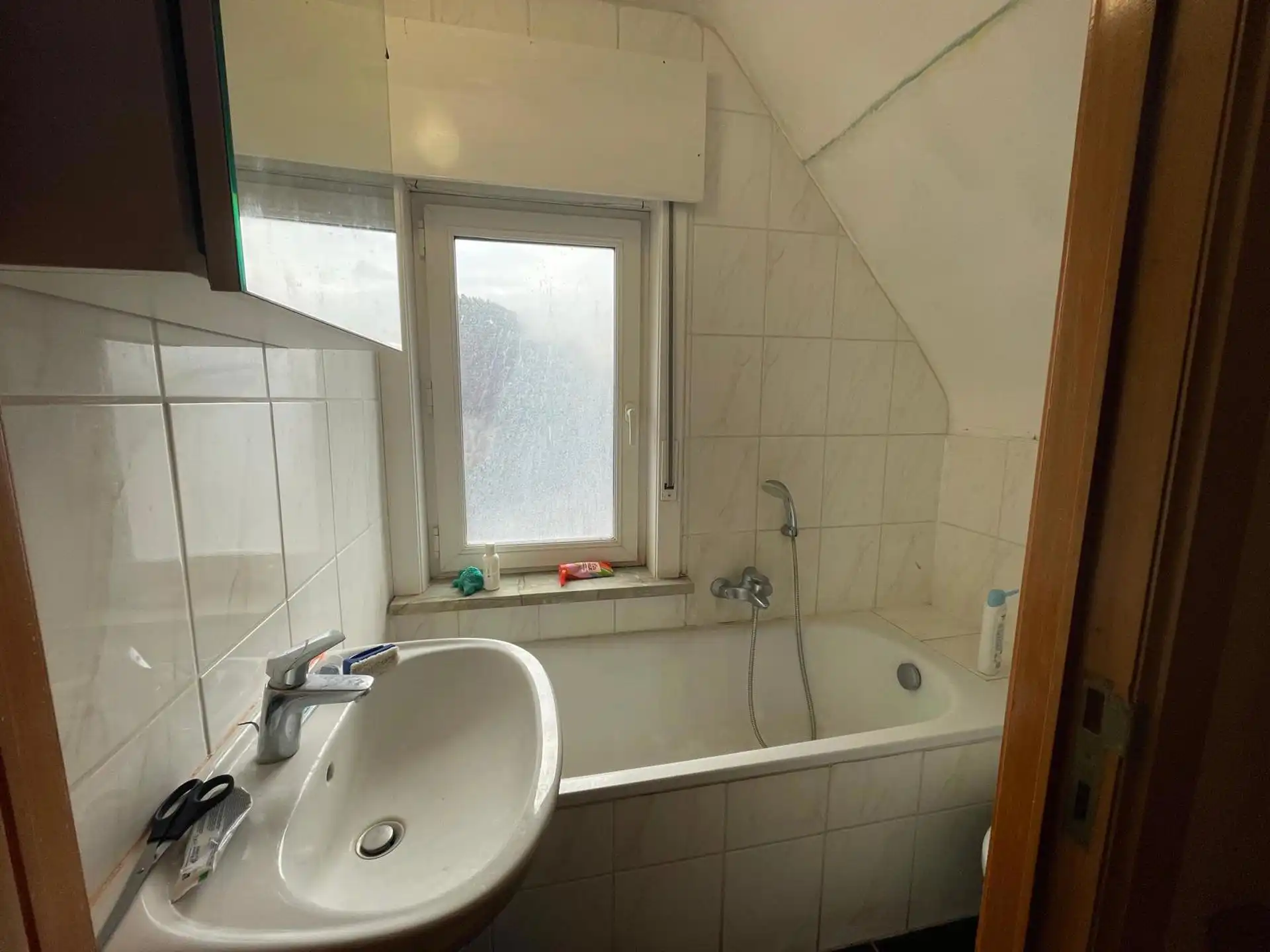 Te renoveren woning met 3 slaapkamers foto 11