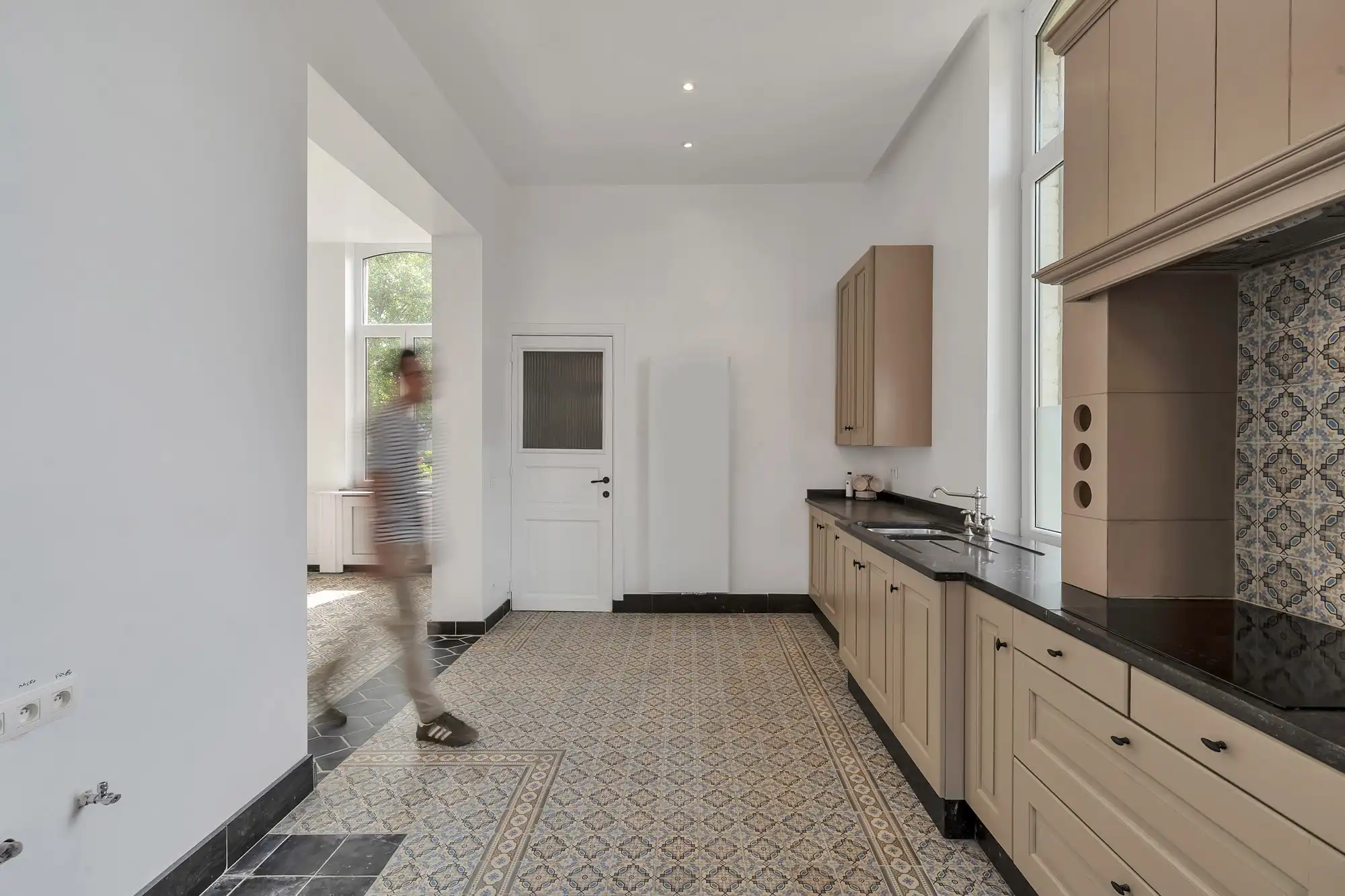 Gerenoveerde pastorijwoning met grote ruimtes in Erembodegem foto 11
