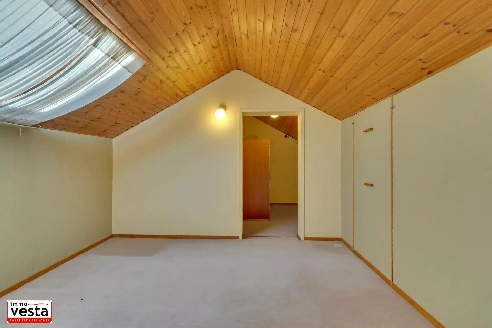 Ruime gezinswoning met 4 slaapkamers foto 19