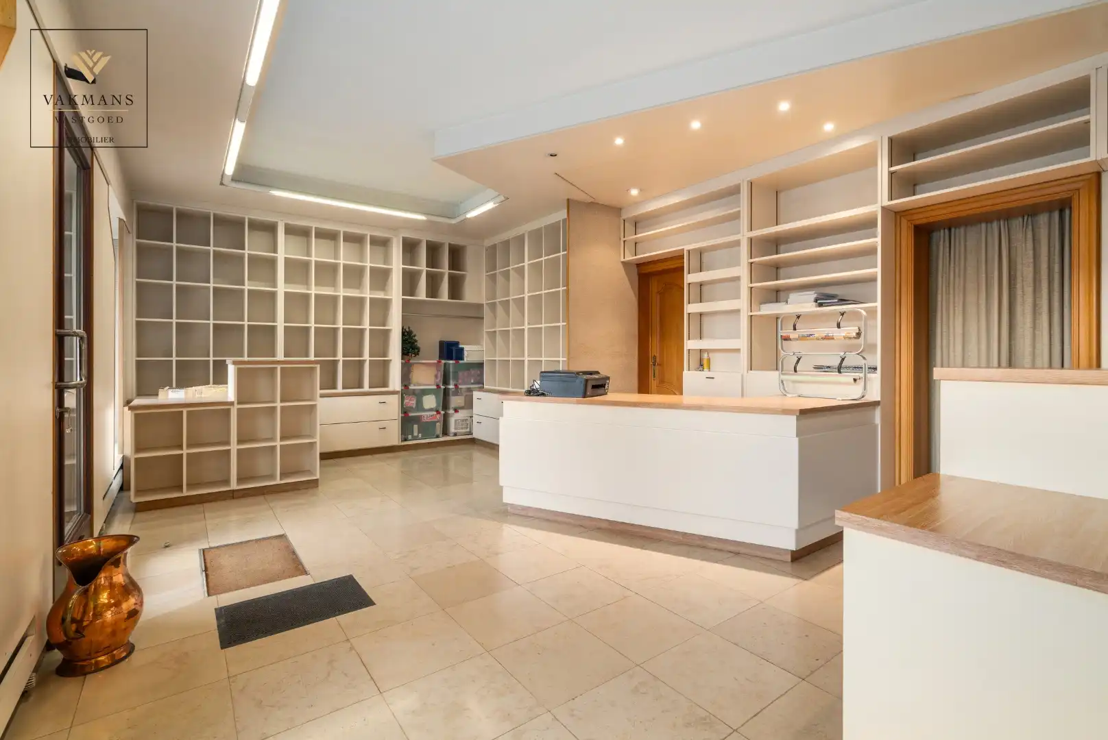 TOFFE WINKEL MET WONING foto {{pictureIndex}}