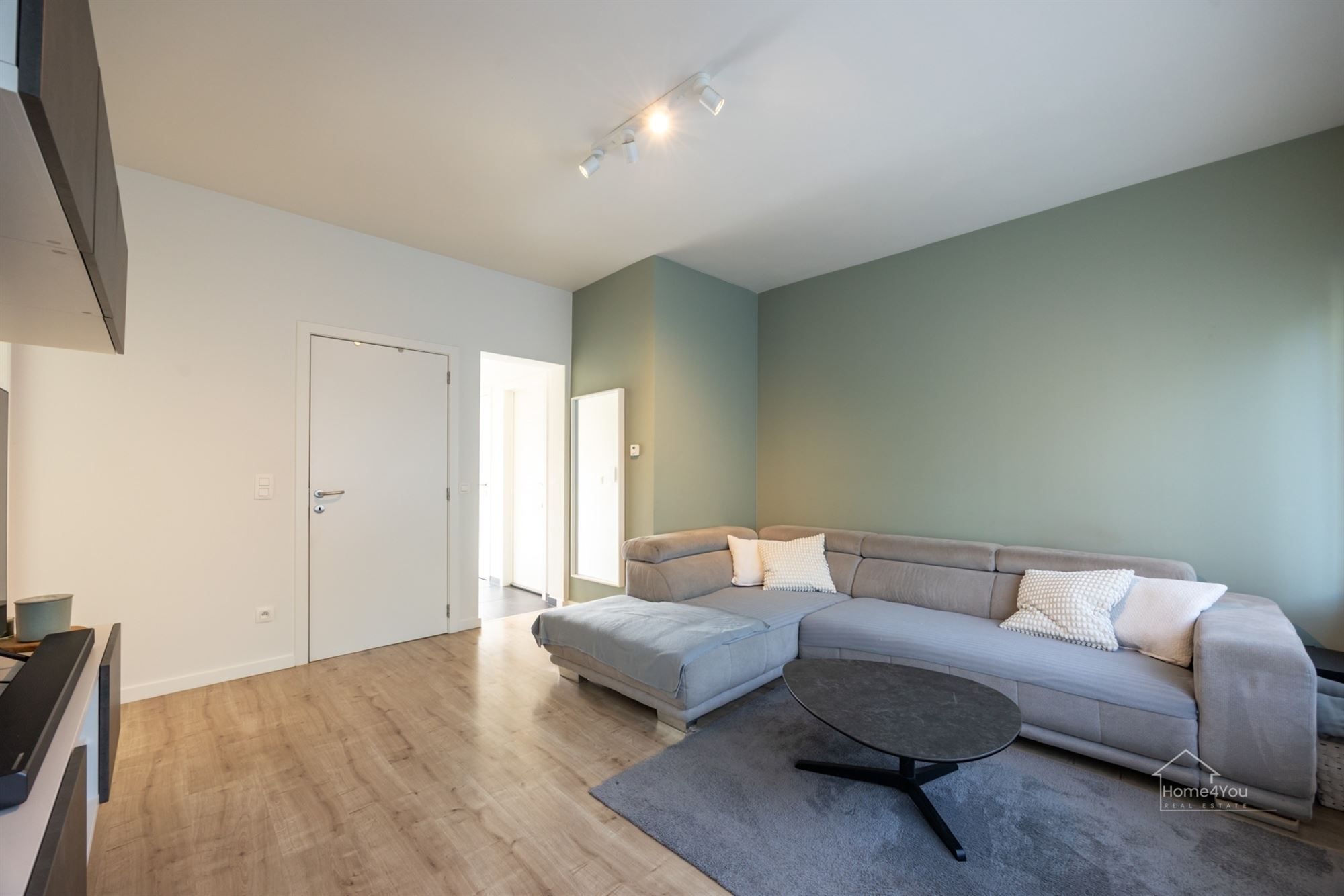 Gelijkvloers appartement met zeer grote tuin foto 4