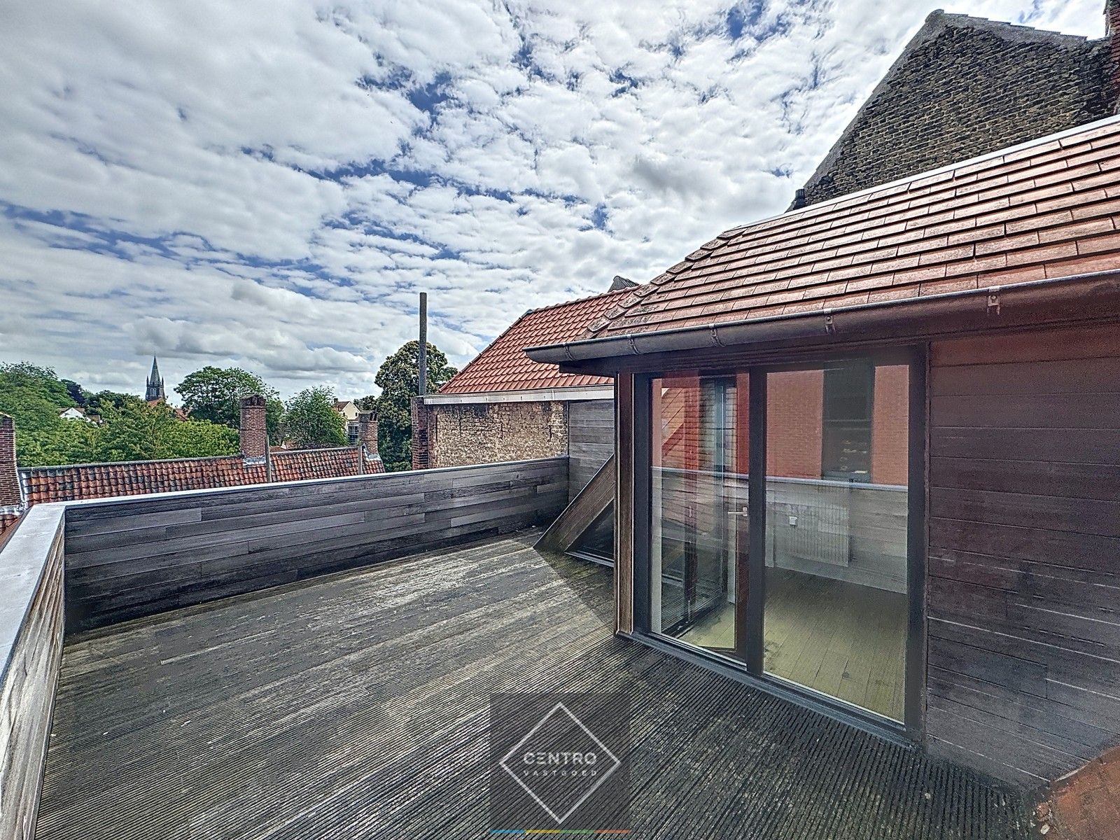 Ruim APPARTEMENT (235m2) met 5 slpkms, 2 badkms, openbare TUIN om de hoek en ZONNETERRAS met zicht op de Onze Lieve Vrouwe-kerk! In het historisch centrum van Brugge! foto 21