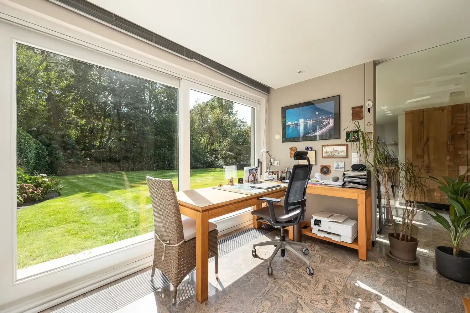Modern gerenoveerde villa in doodlopende straat foto 12