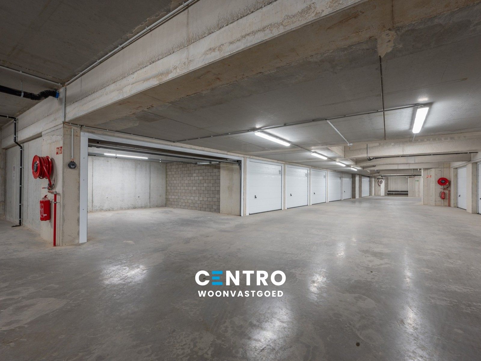 RECENTE garagebox op GOEIE ligging! foto {{pictureIndex}}