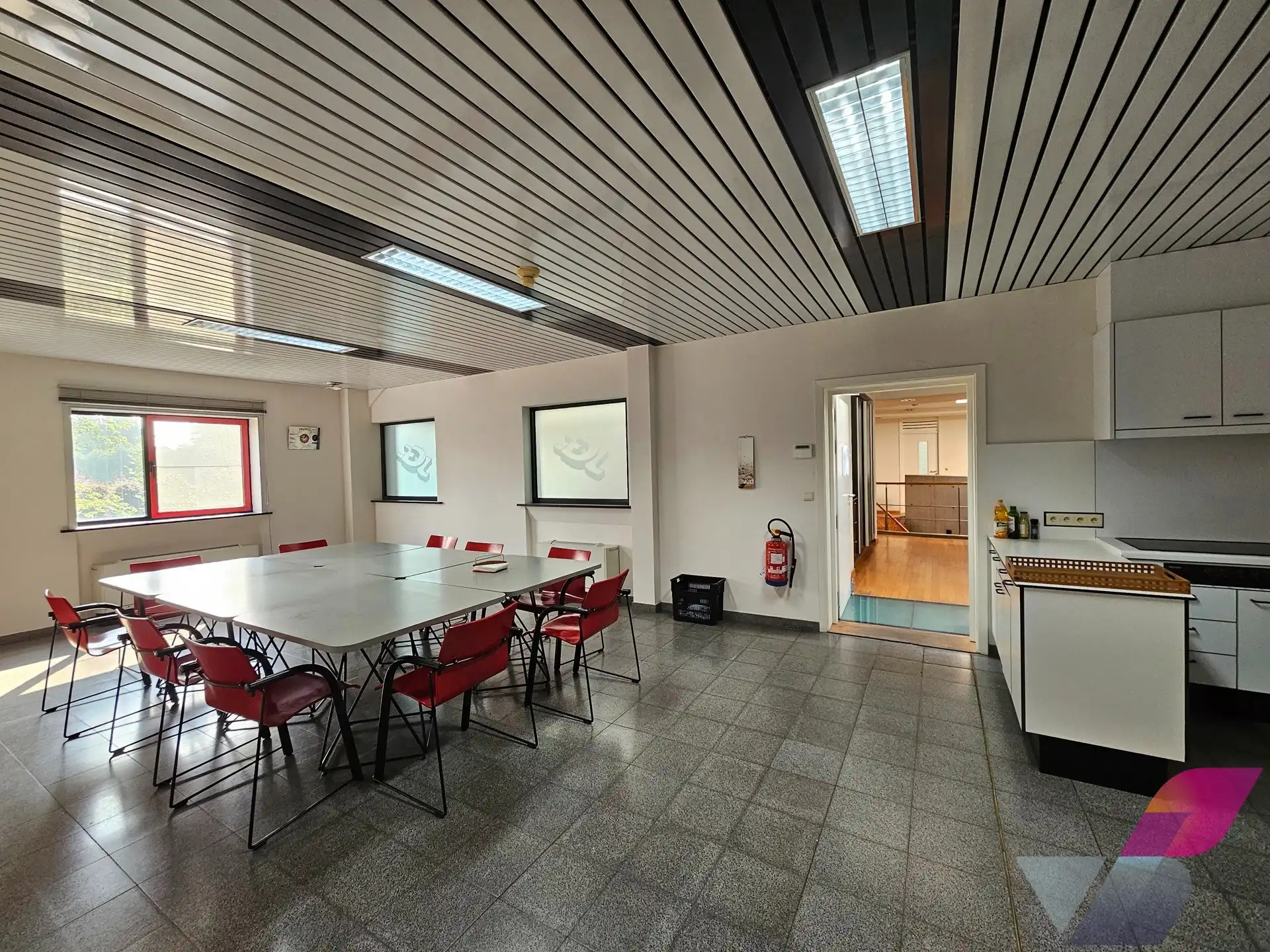 SEMI-INDUSTRIEEL GEBOUW OP ZICHTLOCATIE foto 20