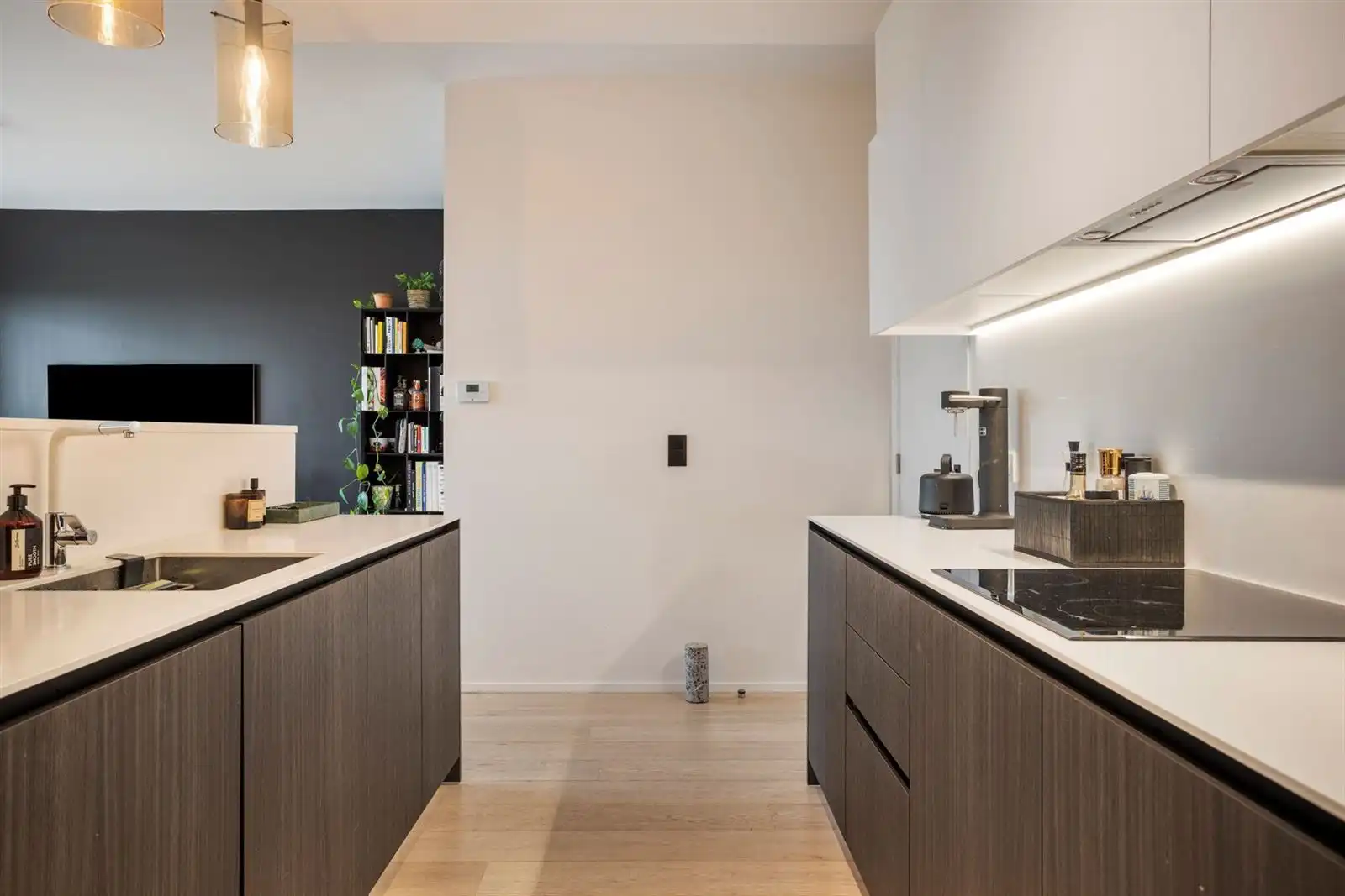 Prachtig recent gelijkvloers appartement met 2 slaapkamers, tuin en parking foto 15