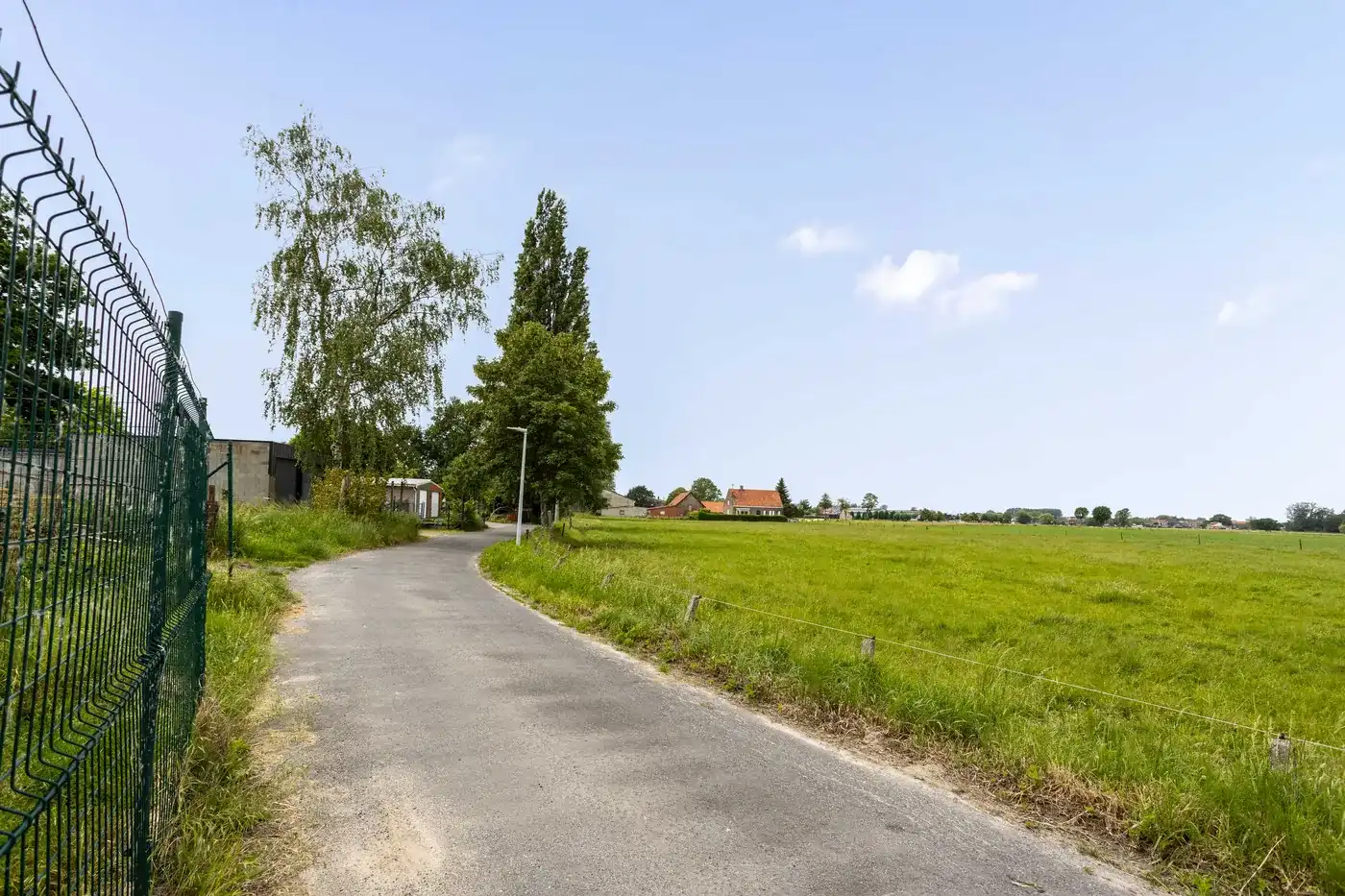 Gezinswoning met garage en grote tuin in Gullegem foto 24