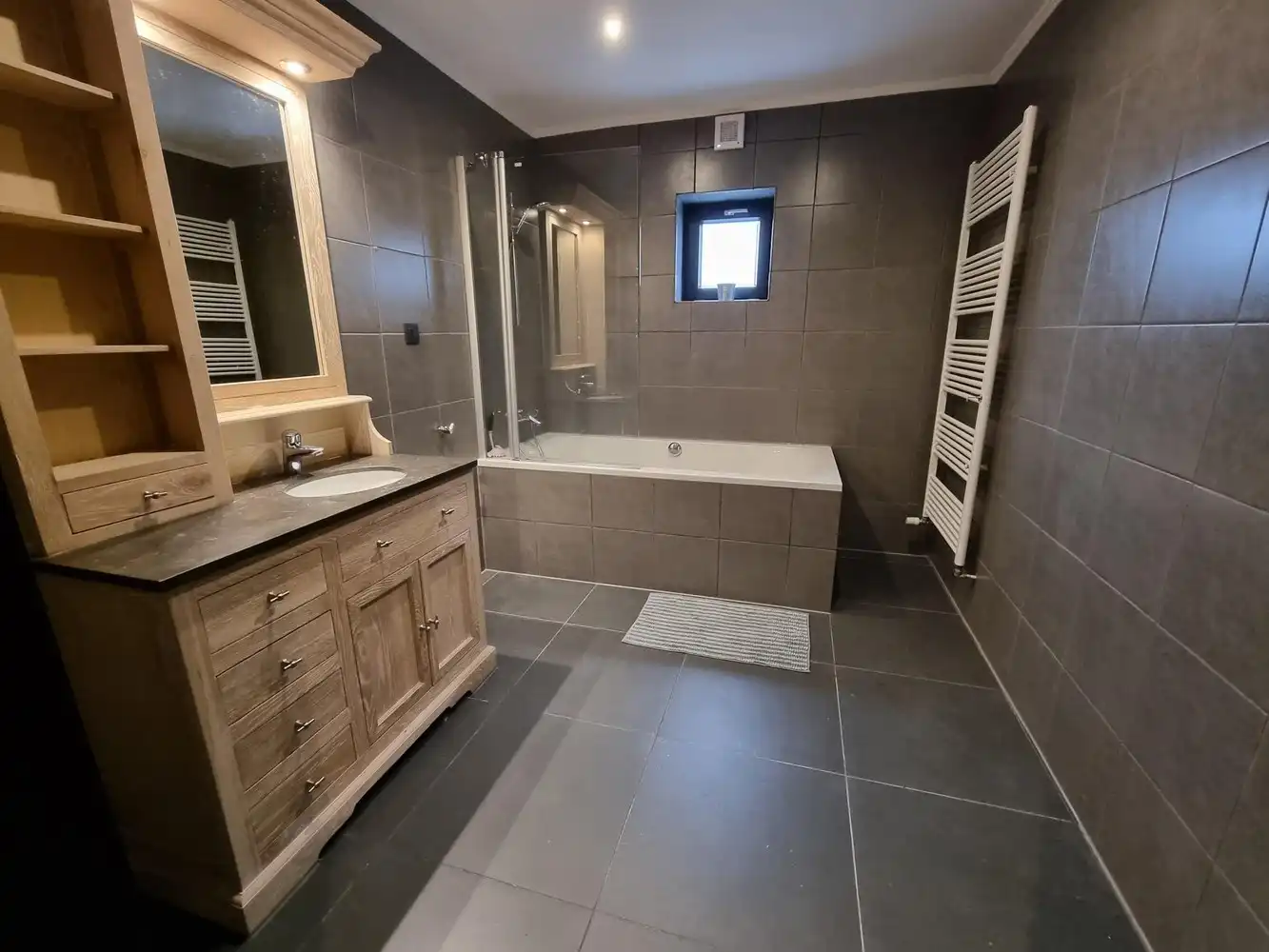 Appartement met gescheiden praktijkruimte - volledig gelijkvloers  – 248 m² foto 7