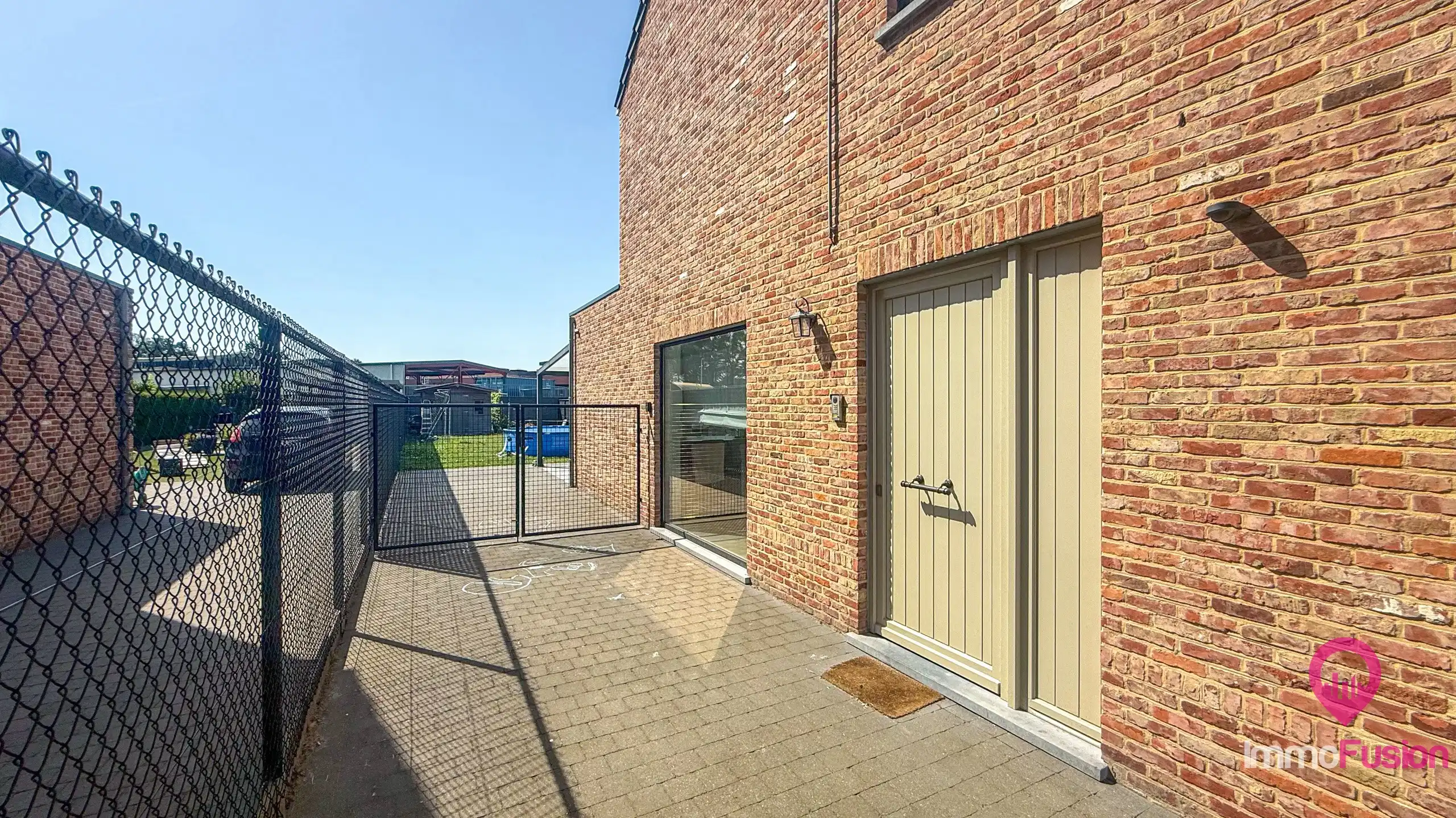 Recente instapklare BEN-woning met 4 slpks en mooie tuin! foto 2