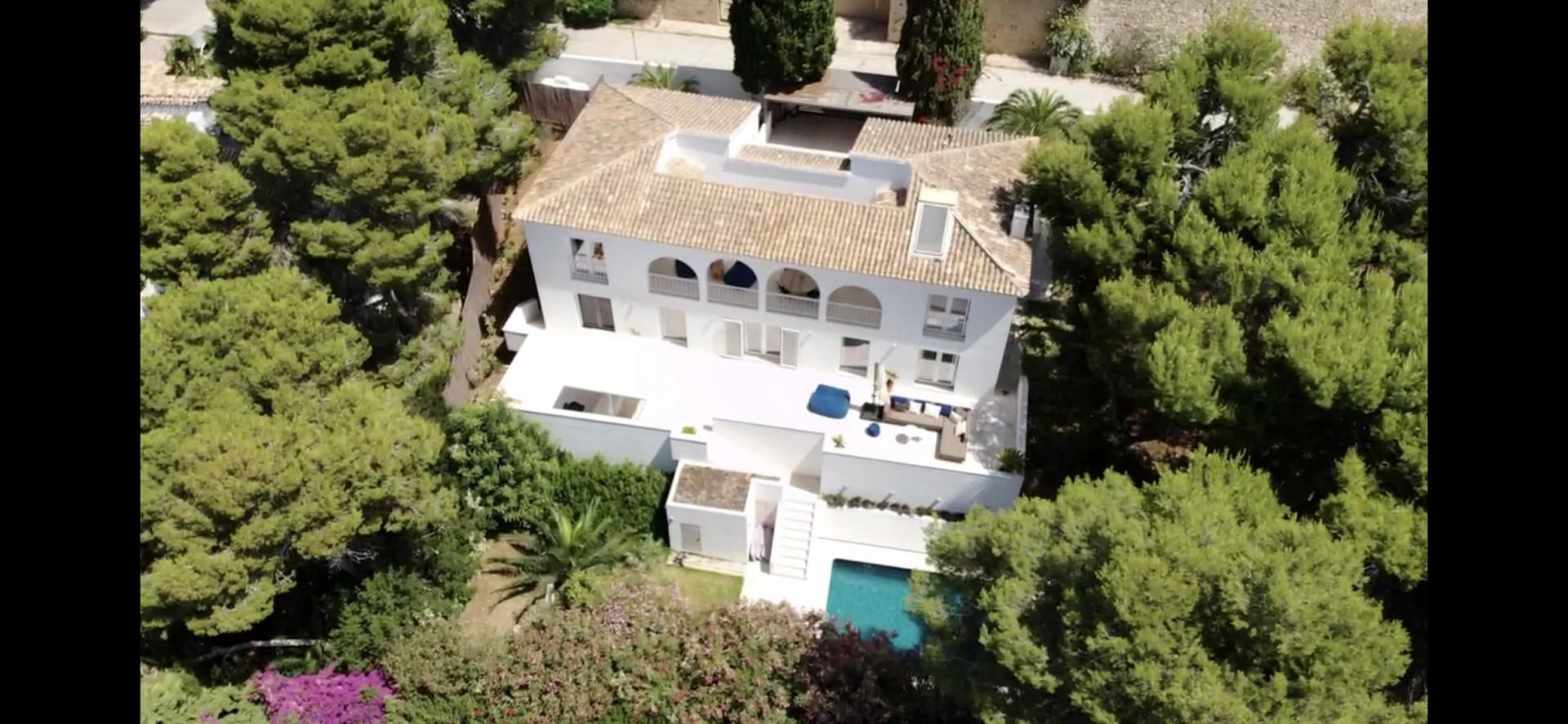 Prachtig gerenoveerde villa op toplocatie in Moraira foto {{pictureIndex}}