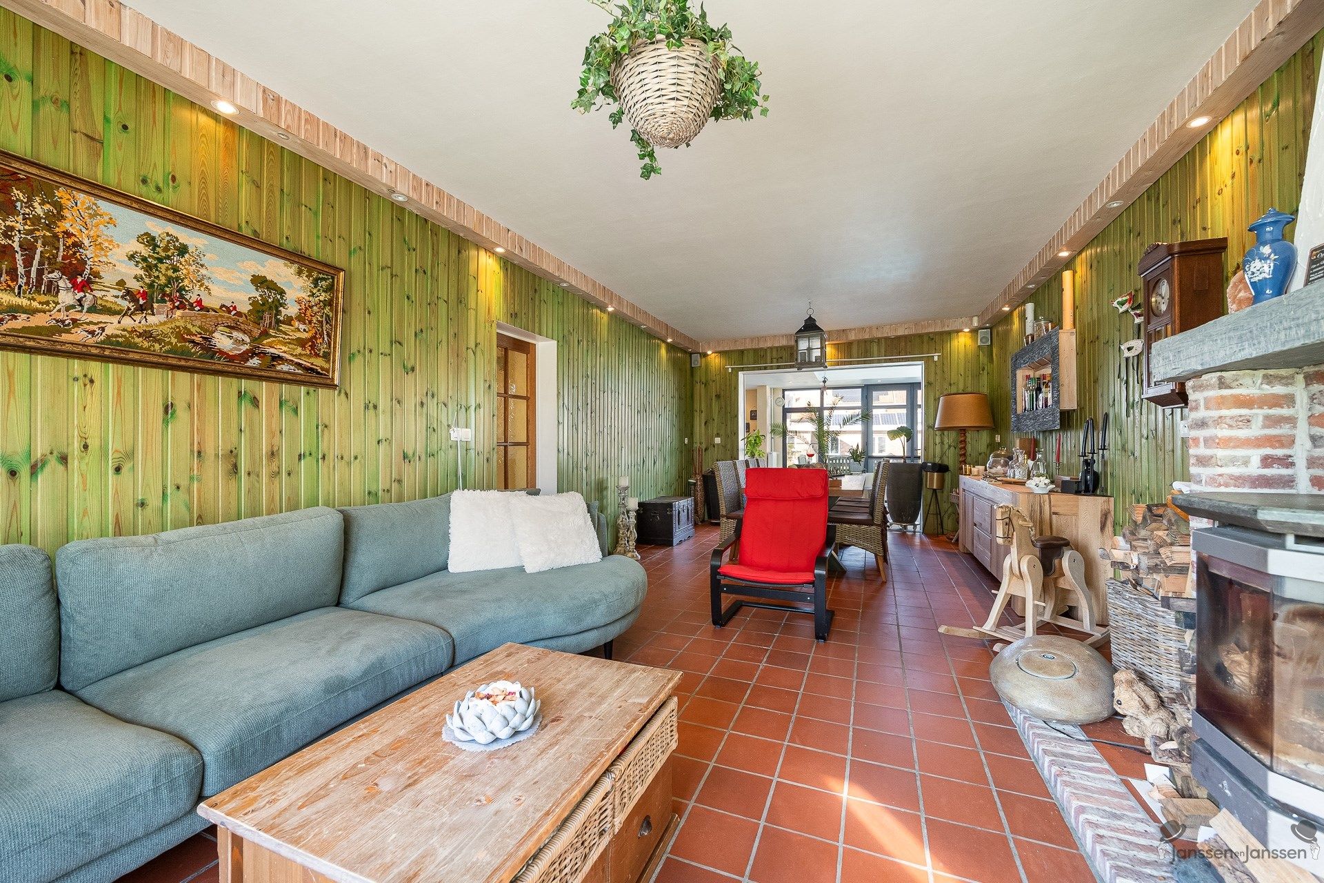 Ruime woning met bijgebouw op een perceel van 497m². foto 5