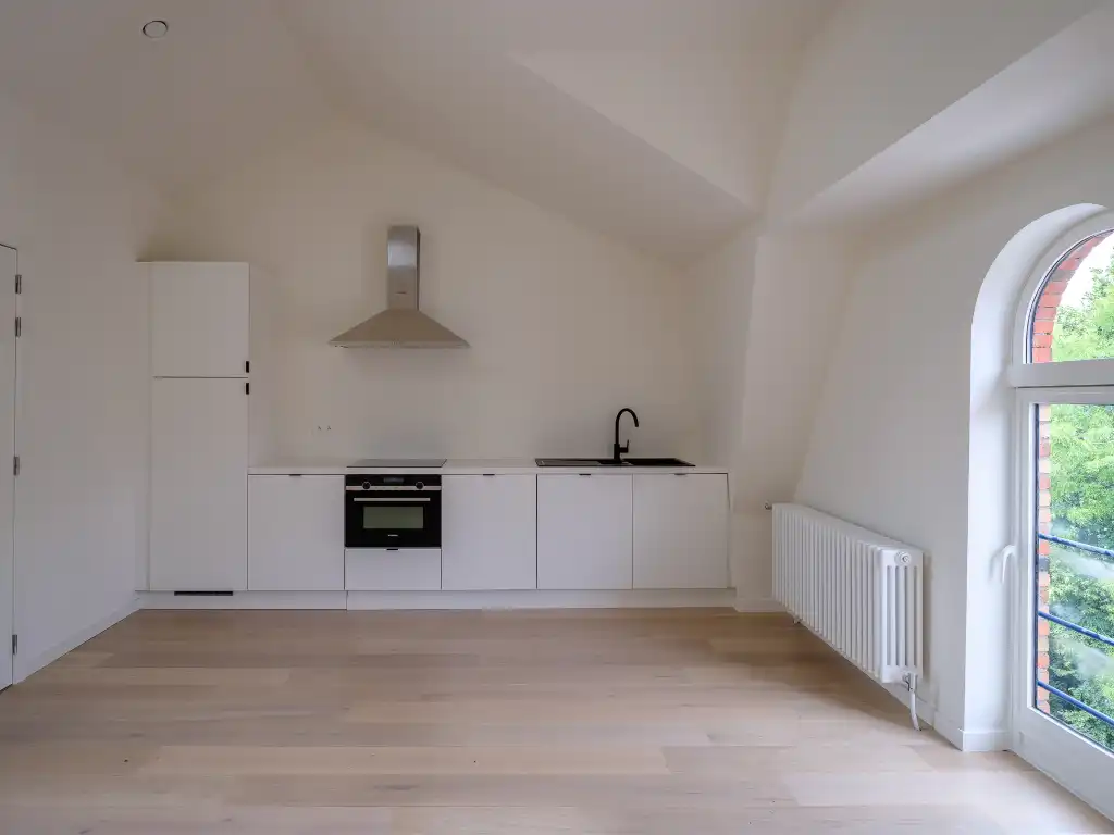 Lichtrijke studio nabij het centrum en Watersportbaan. foto {{pictureIndex}}