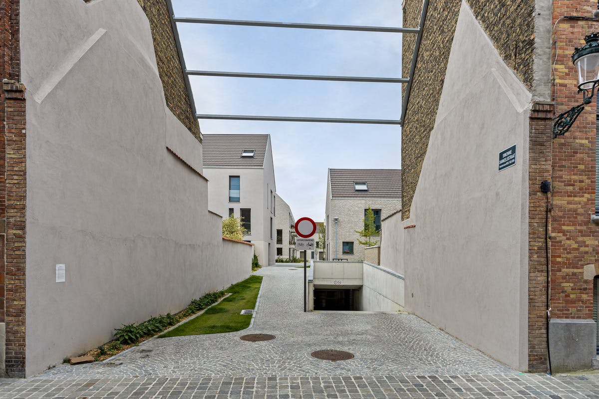 Vlot toegankelijke parkeerplaats in Brugge centrum foto 2