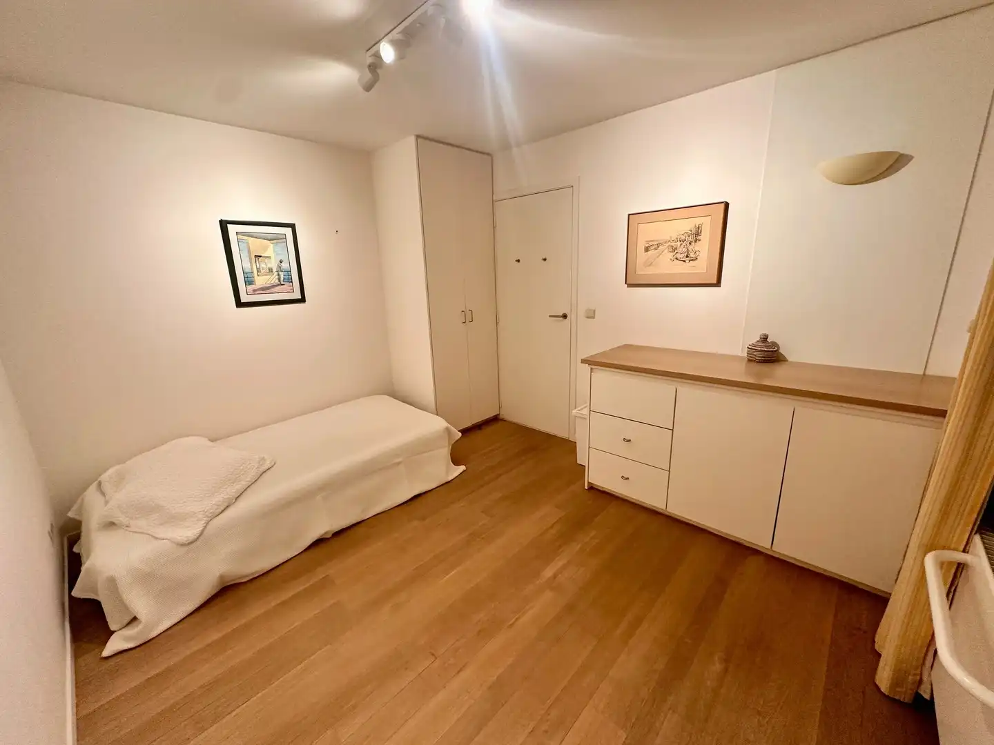 Prachtig appartement met frontaal zeezicht gelegen in hartje het Zoute met 6 meter gevelbreedte. foto 19