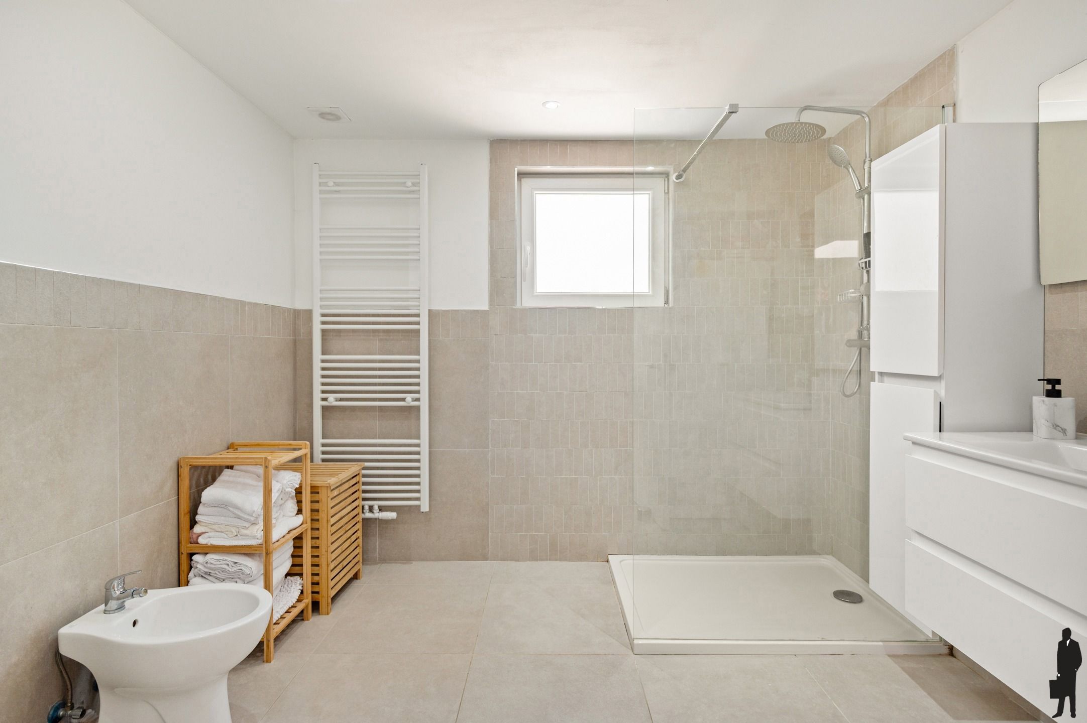 Instapklare rijwoning in het centrum van 's Gravenwezel. foto 14