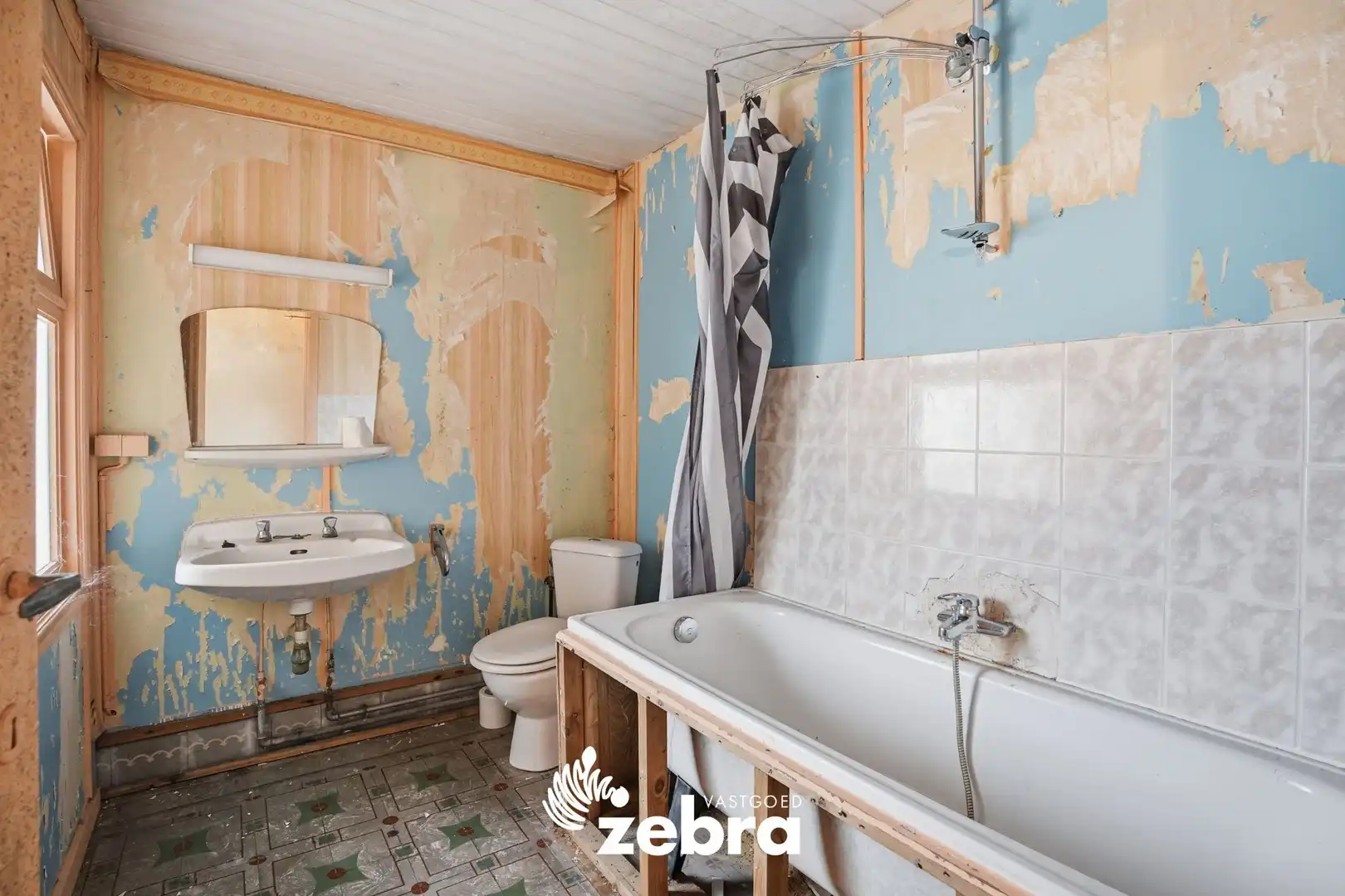 Te renoveren woning op een rustige ligging te Zwevezele! foto 18