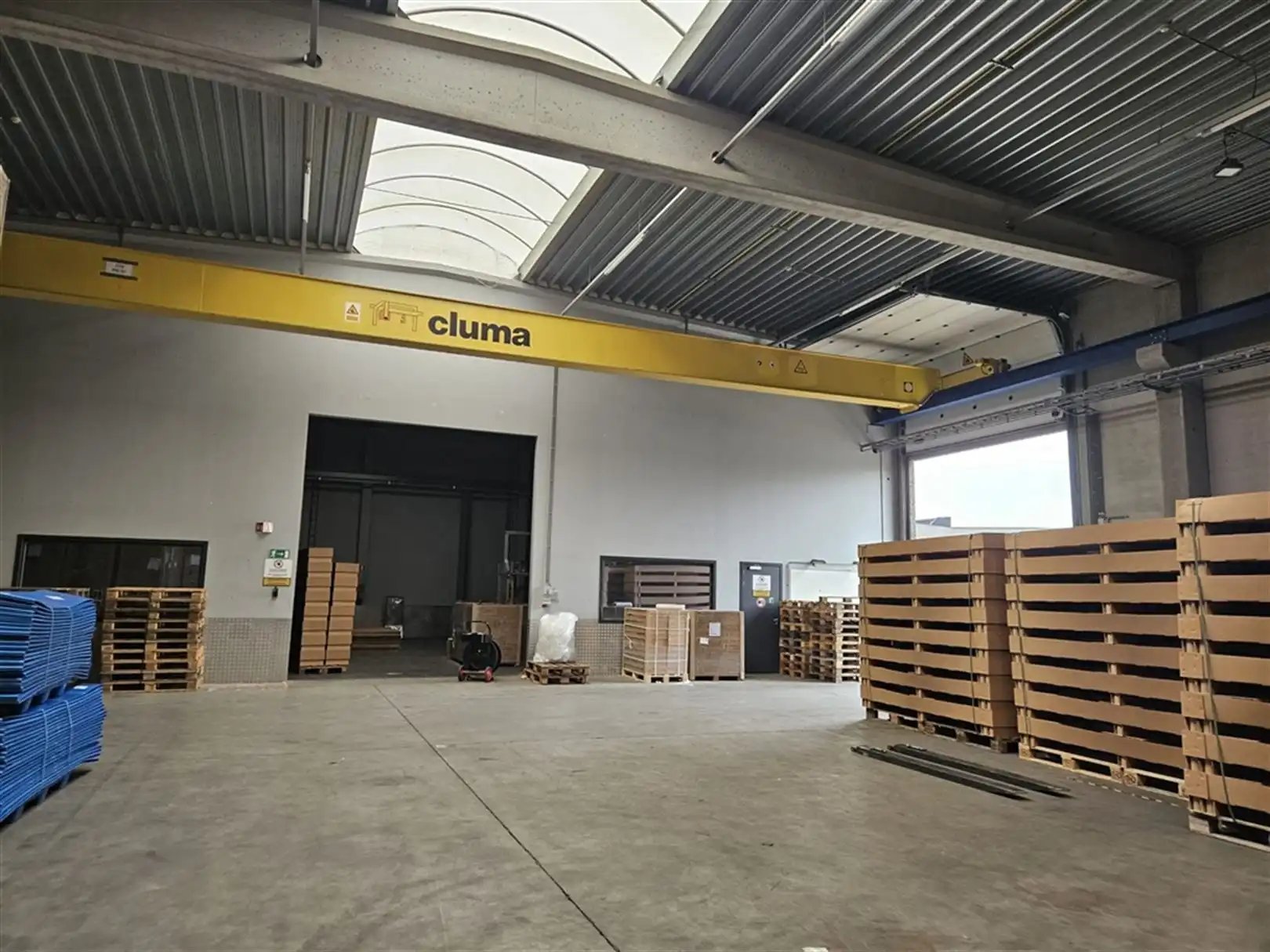 Magazijn met kantoor en verhard terrein te Desteldonk foto 12