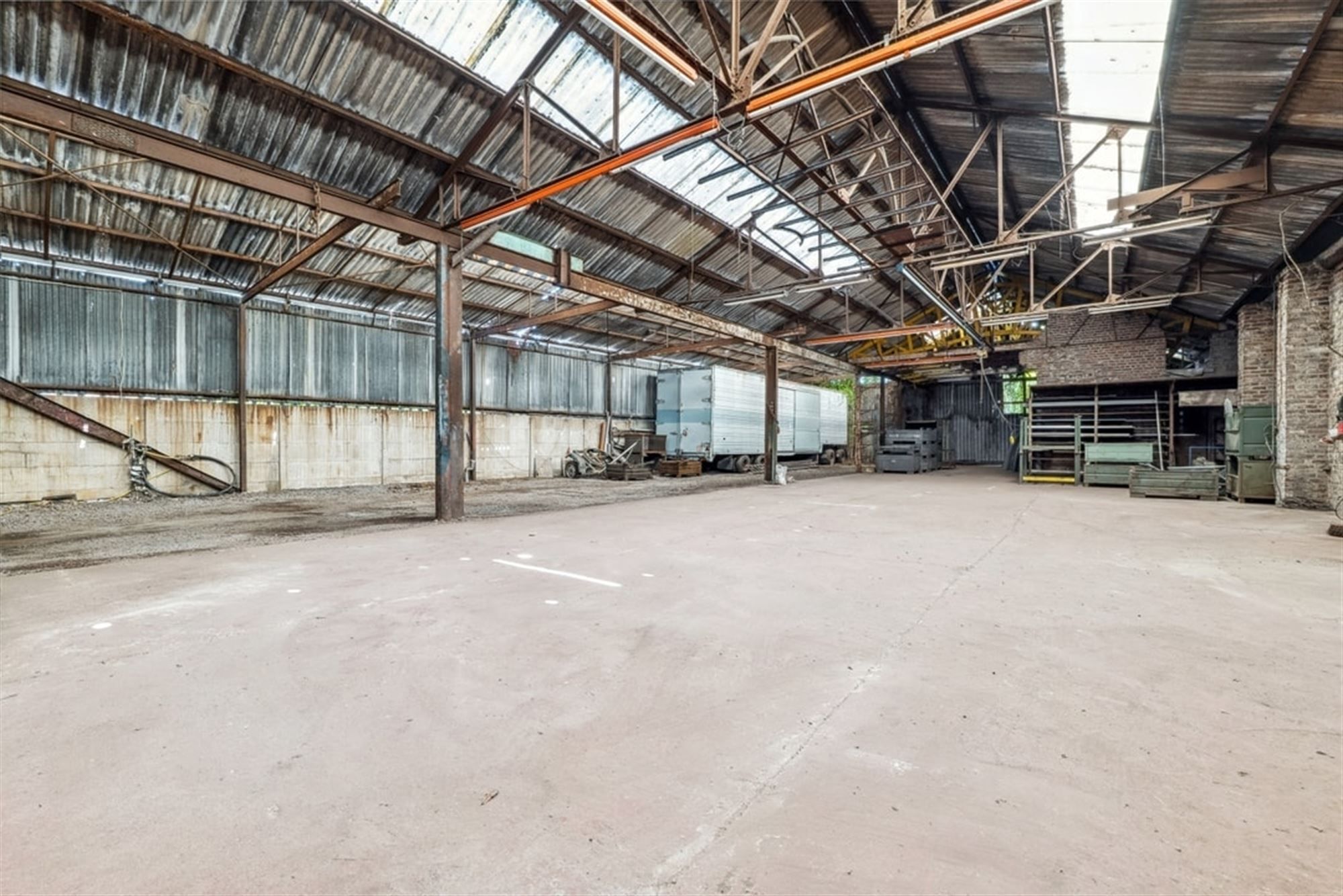 Hoofdfoto van de publicatie: WONING MET RUIME LOODS OP EEN TOPLOCATIE IN HOESELT