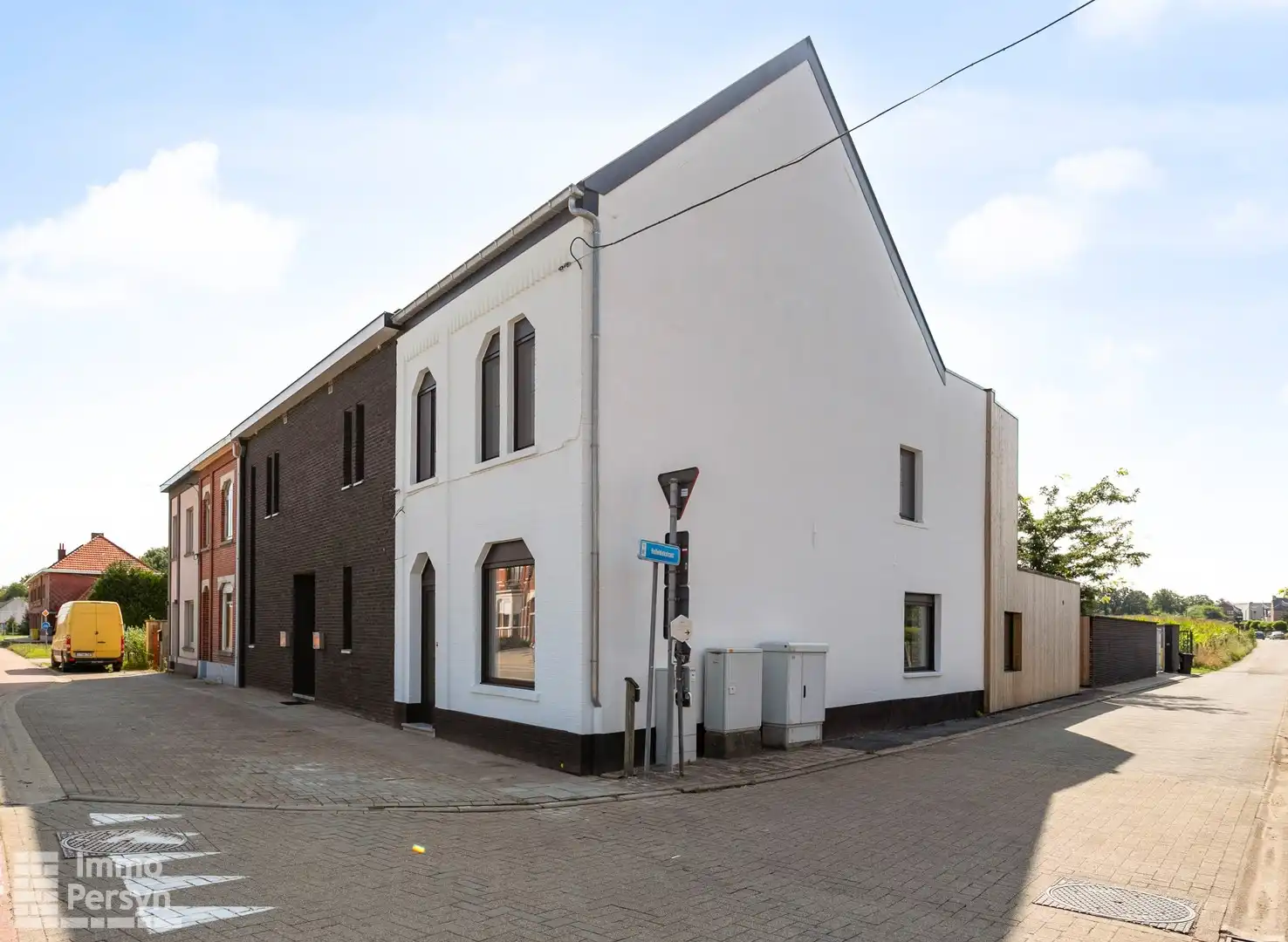 Instapklare halfopen bebouwing met 3 slaapkamers foto 2