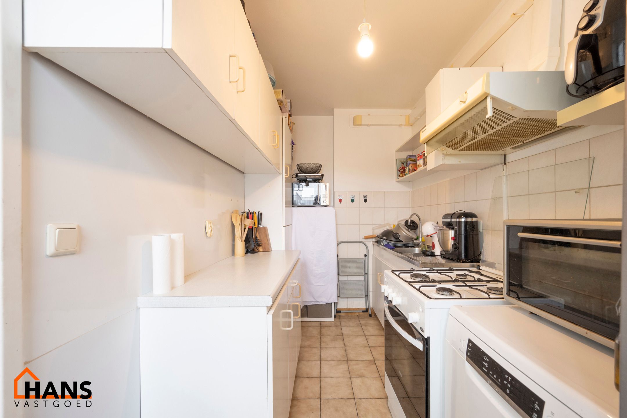 Gelijkvloersappartement met tuin en garagebox. foto 4