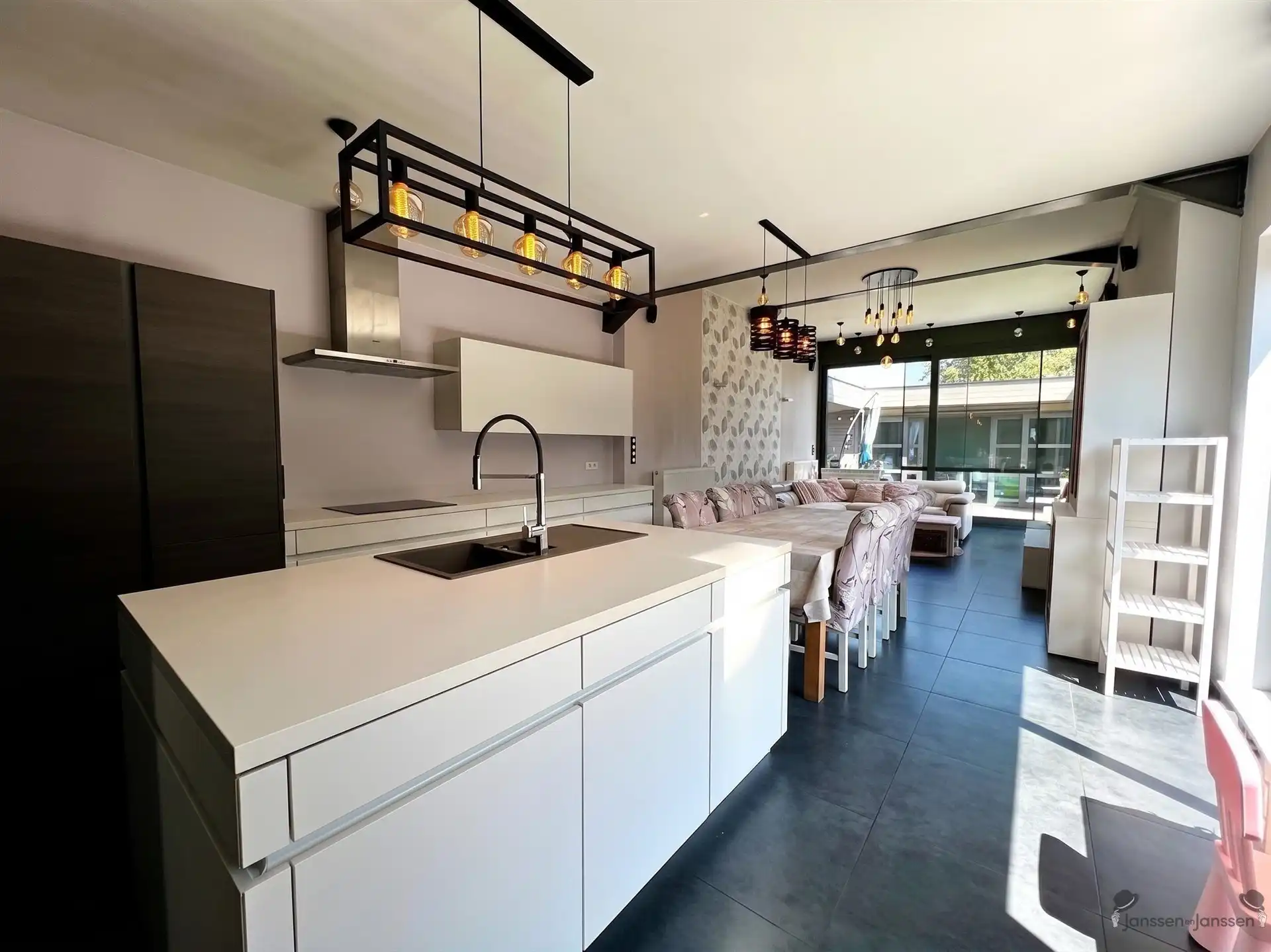 Topwoning voorzien van alle comfort  foto 6
