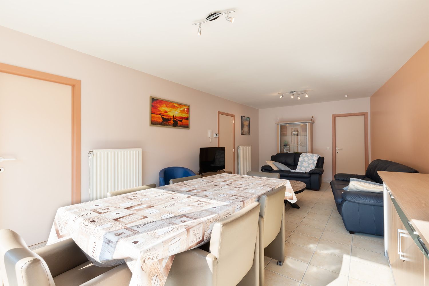 Instapklaar gemeubeld appartement met twee slaapkamers in het hartje van Blankenberge. In het commercieel centrum. Dichtbij de Dijk en het strand. foto 4