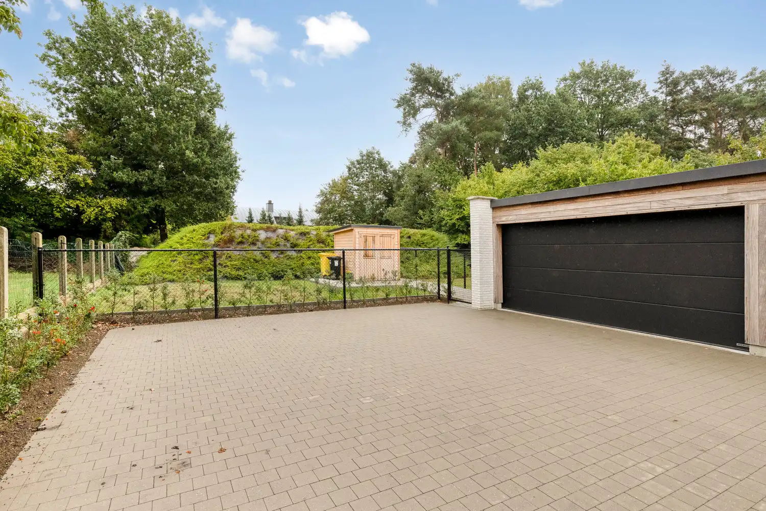 LUXUEUS APPARTEMENT MET PRIVE TUIN, TERRAS EN GARAGE VOOR 2 WAGENS TE OLMEN! foto 26