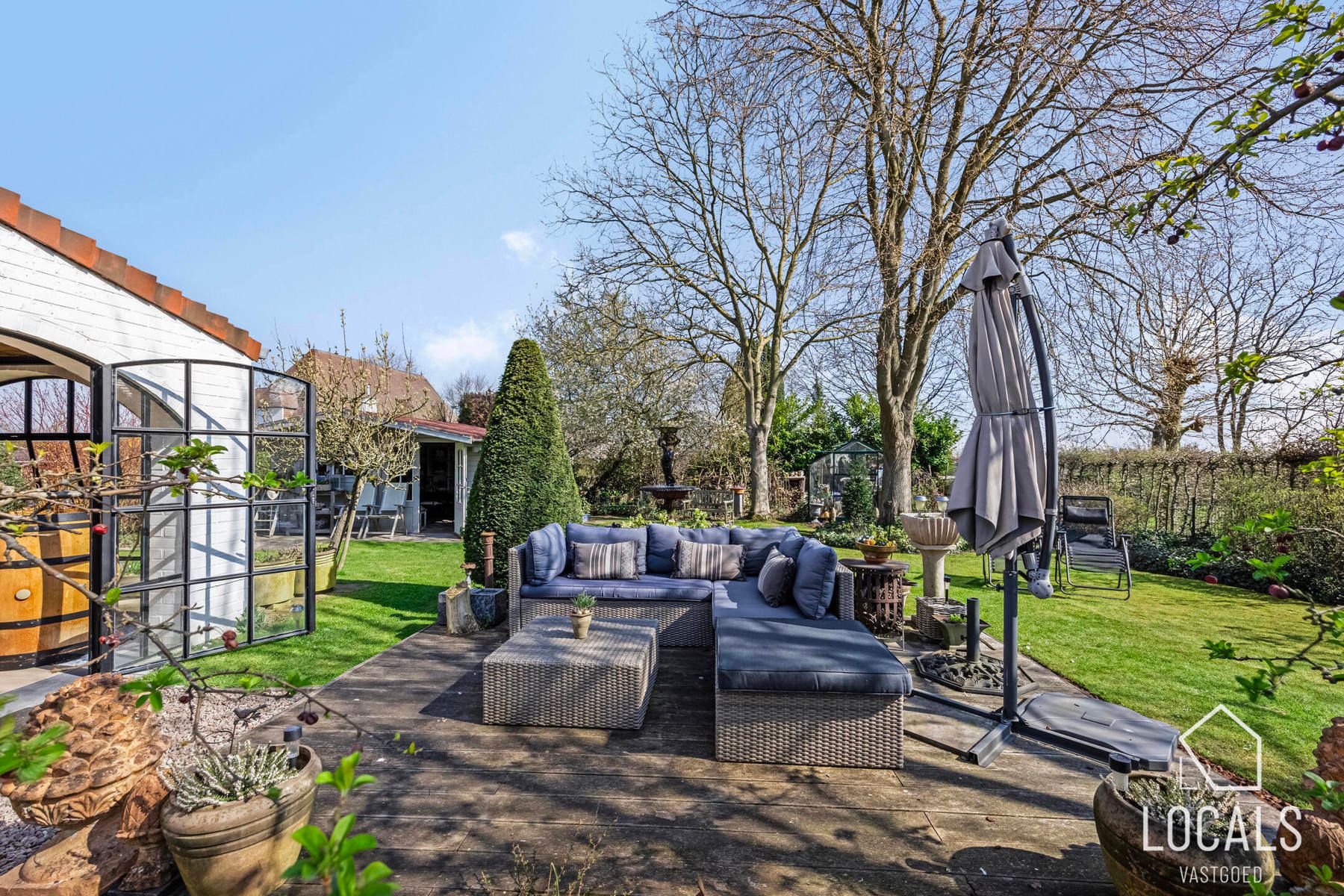 Tijdloze villa in doodlopende straat aan het bos foto 6
